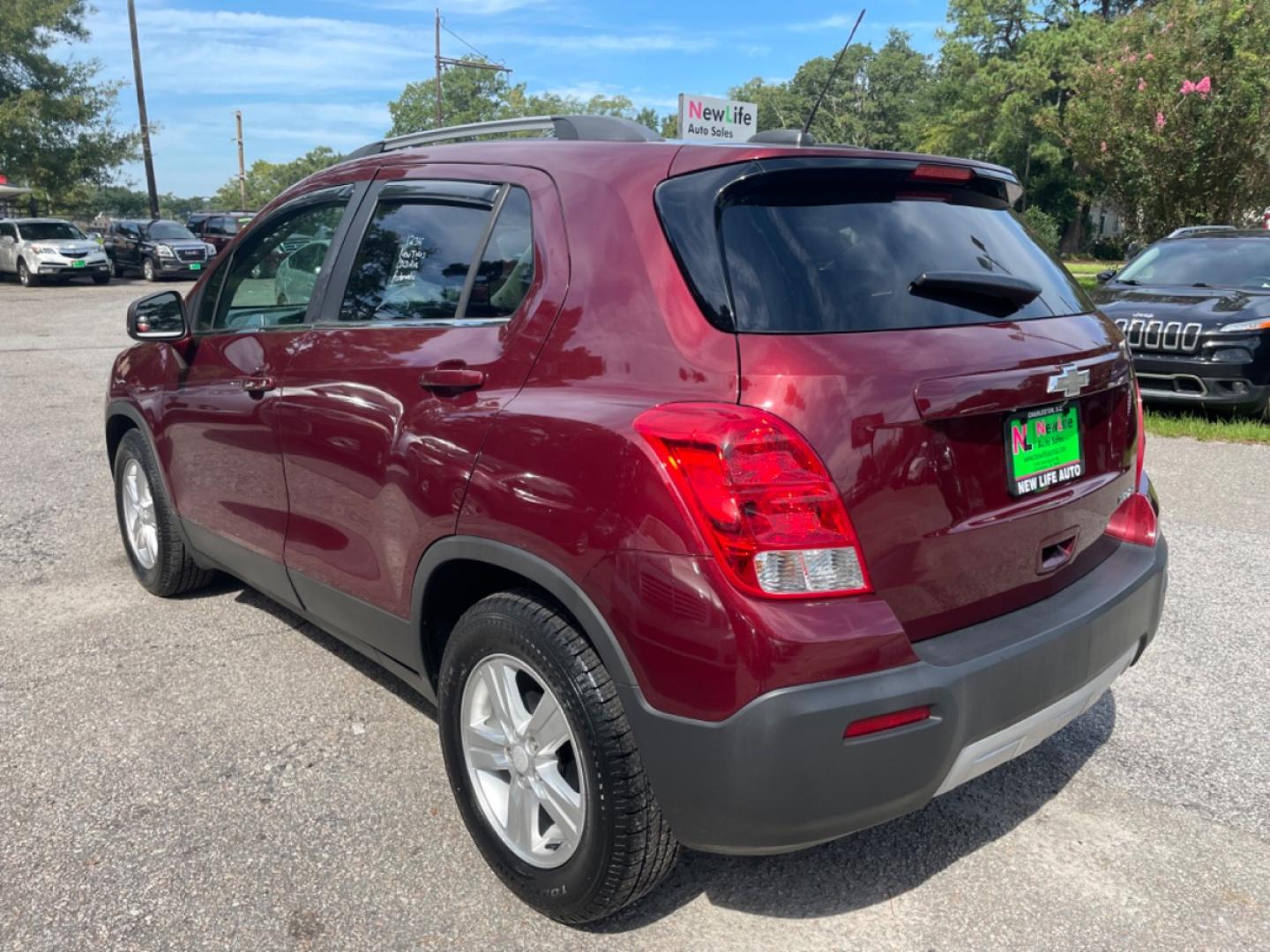 2016 RED CHEVROLET TRAX 1LT (3GNCJLSB5GL) with an 1.4L engine, Automatic transmission, located at 5103 Dorchester Rd., Charleston, SC, 29418-5607, (843) 767-1122, 36.245171, -115.228050 - Clean & comfortable interior equipped with AUX/USB/Bluetooth, Backup Camera, Power Windows, Power Locks, Power Mirrors, Spacious Cargo, Alloy Wheels. Clean CarFax (no accidents reported!) 123k miles Located at New Life Auto Sales! 2018-2023 Top 5 Finalist for Charleston City Paper's BEST PLACE TO B - Photo#4