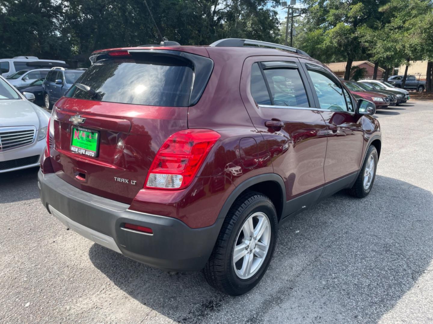 2016 RED CHEVROLET TRAX 1LT (3GNCJLSB5GL) with an 1.4L engine, Automatic transmission, located at 5103 Dorchester Rd., Charleston, SC, 29418-5607, (843) 767-1122, 36.245171, -115.228050 - Clean & comfortable interior equipped with AUX/USB/Bluetooth, Backup Camera, Power Windows, Power Locks, Power Mirrors, Spacious Cargo, Alloy Wheels. Clean CarFax (no accidents reported!) 123k miles Located at New Life Auto Sales! 2018-2023 Top 5 Finalist for Charleston City Paper's BEST PLACE TO B - Photo#5