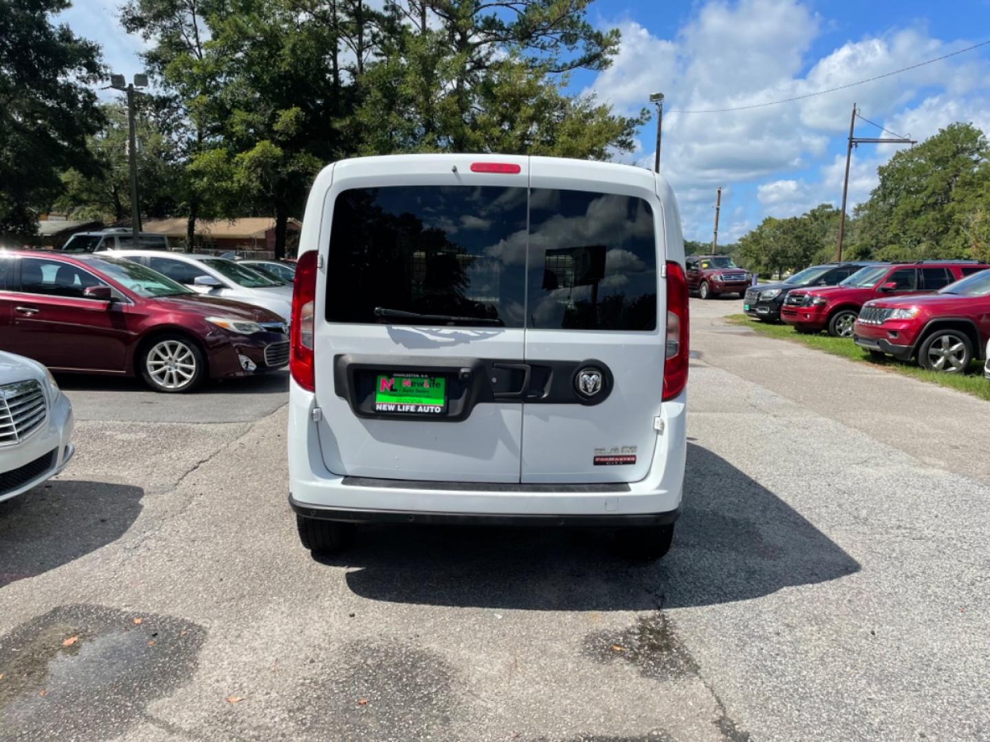 2017 WHITE RAM PROMASTER CITY SLT (ZFBERFBBXH6) with an 2.4L engine, Automatic transmission, located at 5103 Dorchester Rd., Charleston, SC, 29418-5607, (843) 767-1122, 36.245171, -115.228050 - Photo#5