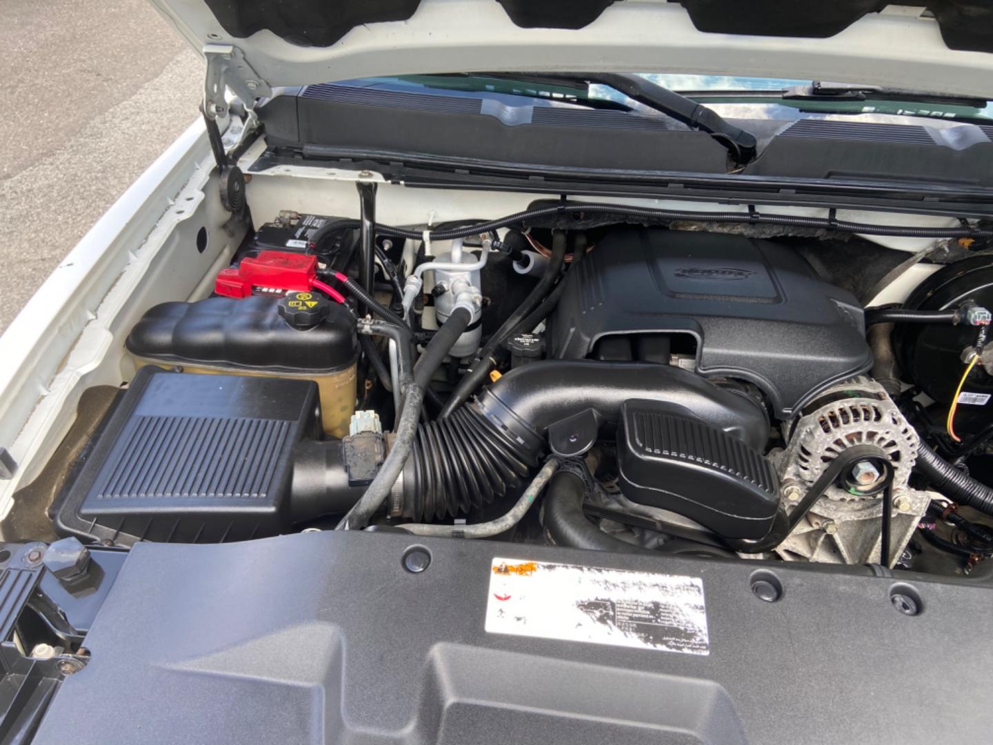 2011 WHITE CHEVROLET SILVERADO 1500 LTZ (3GCPKTE35BG) with an 5.3L engine, Automatic transmission, located at 5103 Dorchester Rd., Charleston, SC, 29418-5607, (843) 767-1122, 36.245171, -115.228050 - Leather, Sunroof, CD/AUX, OnStar, Dual Climate Control, Power Everything (windows, locks, seats, mirrors), Memory/Heated Seating, All-weather Mats, Keyless Entry, Running Boards, Tow Package, Chrome Wheels. Local Trade-in!! 164k miles Located at New Life Auto Sales! 2023 WINNER for Post & Courier's - Photo#15