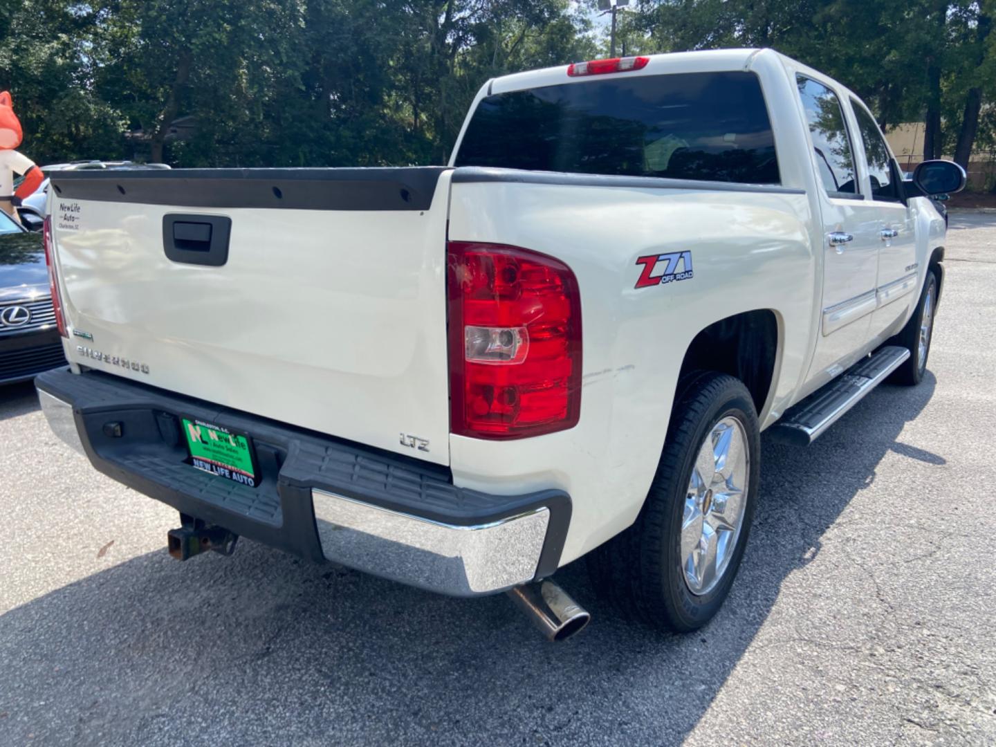 2011 WHITE CHEVROLET SILVERADO 1500 LTZ (3GCPKTE35BG) with an 5.3L engine, Automatic transmission, located at 5103 Dorchester Rd., Charleston, SC, 29418-5607, (843) 767-1122, 36.245171, -115.228050 - Leather, Sunroof, CD/AUX, OnStar, Dual Climate Control, Power Everything (windows, locks, seats, mirrors), Memory/Heated Seating, All-weather Mats, Keyless Entry, Running Boards, Tow Package, Chrome Wheels. Local Trade-in!! 164k miles Located at New Life Auto Sales! 2023 WINNER for Post & Courier's - Photo#2