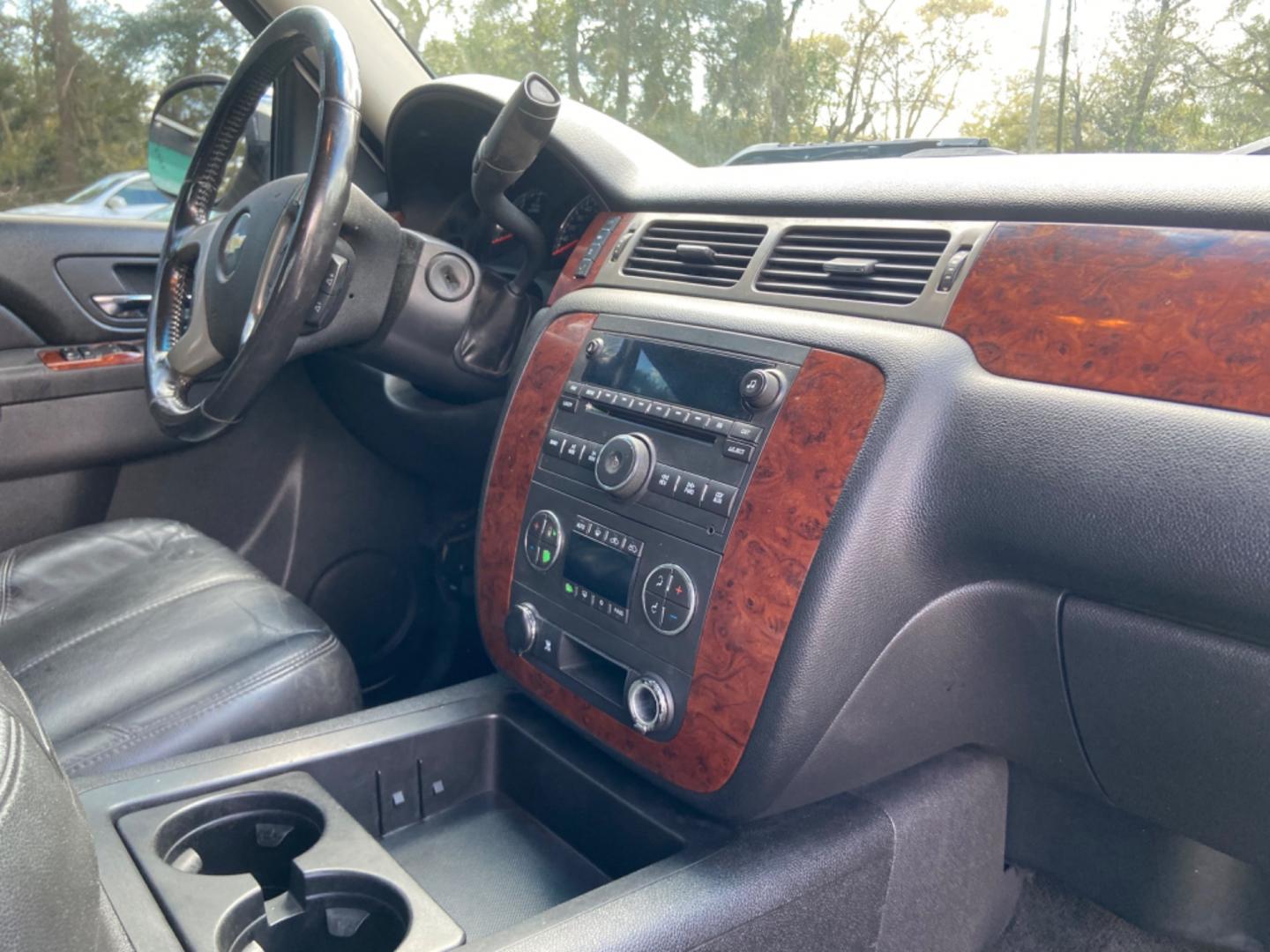 2011 WHITE CHEVROLET SILVERADO 1500 LTZ (3GCPKTE35BG) with an 5.3L engine, Automatic transmission, located at 5103 Dorchester Rd., Charleston, SC, 29418-5607, (843) 767-1122, 36.245171, -115.228050 - Leather, Sunroof, CD/AUX, OnStar, Dual Climate Control, Power Everything (windows, locks, seats, mirrors), Memory/Heated Seating, All-weather Mats, Keyless Entry, Running Boards, Tow Package, Chrome Wheels. Local Trade-in!! 164k miles Located at New Life Auto Sales! 2023 WINNER for Post & Courier's - Photo#6