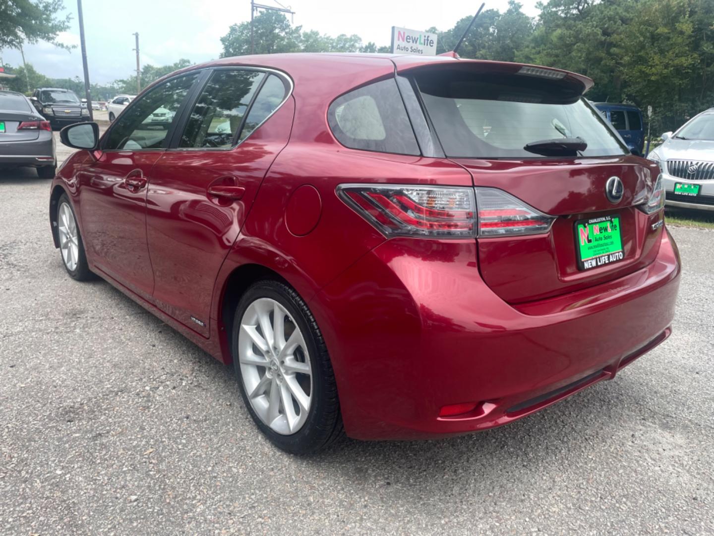 2013 RED LEXUS CT 200 (JTHKD5BH3D2) with an 1.8L engine, Automatic transmission, located at 5103 Dorchester Rd., Charleston, SC, 29418-5607, (843) 767-1122, 36.245171, -115.228050 - Local Trade-in with Leather, Sunroof, CD/AUX/Sat/Bluetooth, Navigation, Backup Camera, Dual Climate Control, Power Everything (locks, seats, mirrors), Heated Seats, Push Button Start, Keyless Entry, Alloy Wheels. Only 106k miles! Located at New Life Auto Sales! 2023 WINNER for Post & Courier's Char - Photo#4