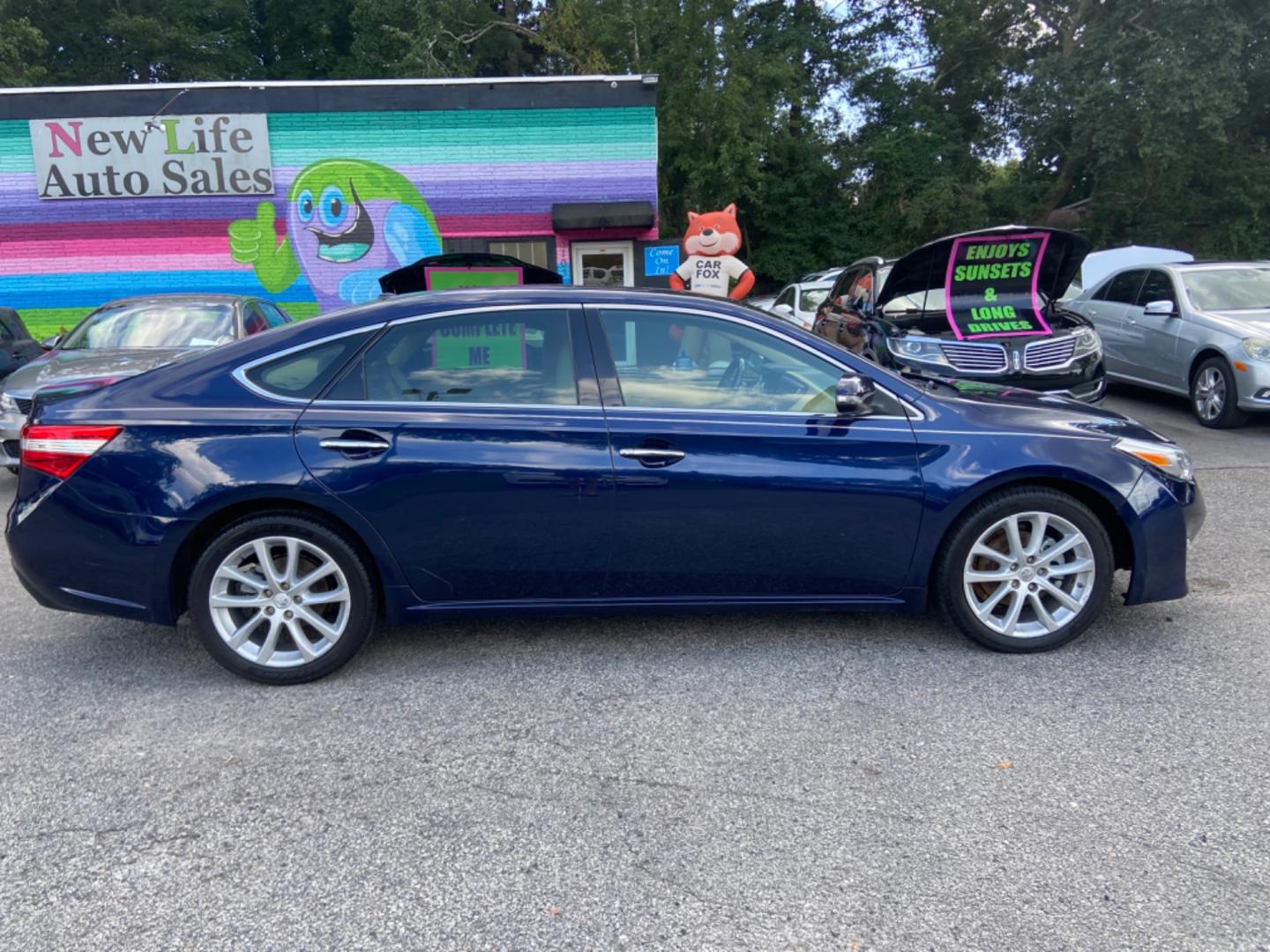 2013 BLUE TOYOTA AVALON BASE (4T1BK1EB3DU) with an 3.5L engine, Automatic transmission, located at 5103 Dorchester Rd., Charleston, SC, 29418-5607, (843) 767-1122, 36.245171, -115.228050 - Leather interior, Sunroof, Navigation, Backup Camera, CD/AUX/USB/Bluetooth, Dual Climate Control, Power Everything (windows, locks, seats, mirrors), Heated/Memory Seats, Push Button Start, Keyless Entry, Alloy Wheels. 124k miles Located at New Life Auto Sales! 2023 WINNER for Post & Courier's Charl - Photo#7