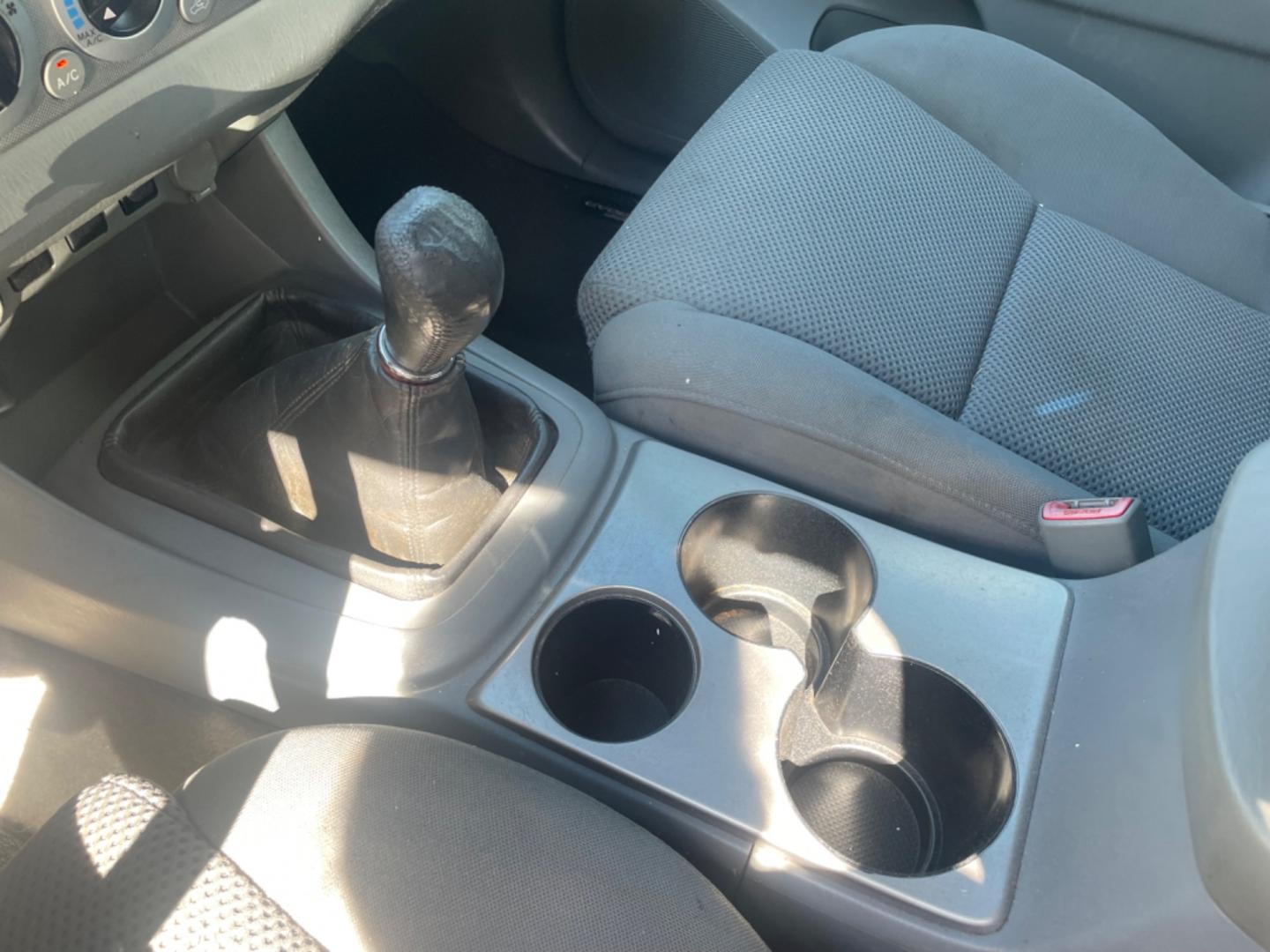 2010 WHITE TOYOTA TACOMA PRERUNNER ACCESS CAB (5TETU4GN2AZ) with an 4.0L engine, 5-Speed Manual transmission, located at 5103 Dorchester Rd., Charleston, SC, 29418-5607, (843) 767-1122, 36.245171, -115.228050 - Photo#16