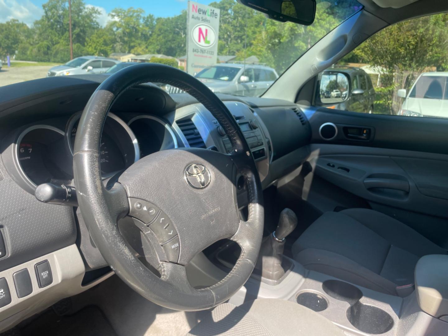 2010 WHITE TOYOTA TACOMA PRERUNNER ACCESS CAB (5TETU4GN2AZ) with an 4.0L engine, 5-Speed Manual transmission, located at 5103 Dorchester Rd., Charleston, SC, 29418-5607, (843) 767-1122, 36.245171, -115.228050 - Photo#18