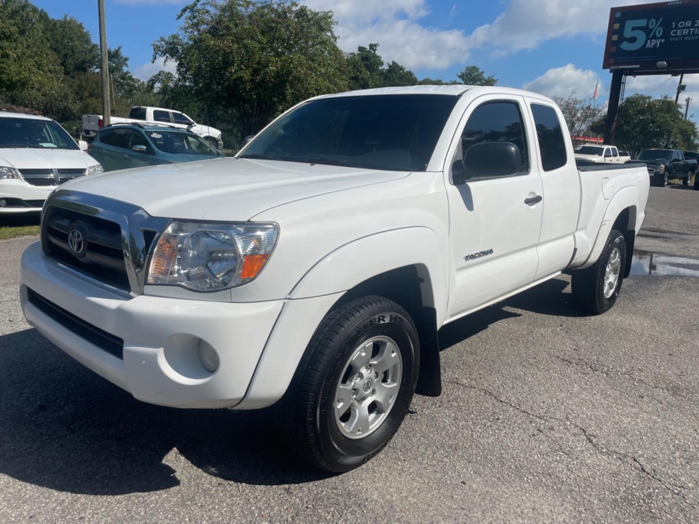 2010 WHITE TOYOTA TACOMA PRERUNNER ACCESS CAB (5TETU4GN2AZ) with an 4.0L engine, 5-Speed Manual transmission, located at 5103 Dorchester Rd., Charleston, SC, 29418-5607, (843) 767-1122, 36.245171, -115.228050 - Photo#2