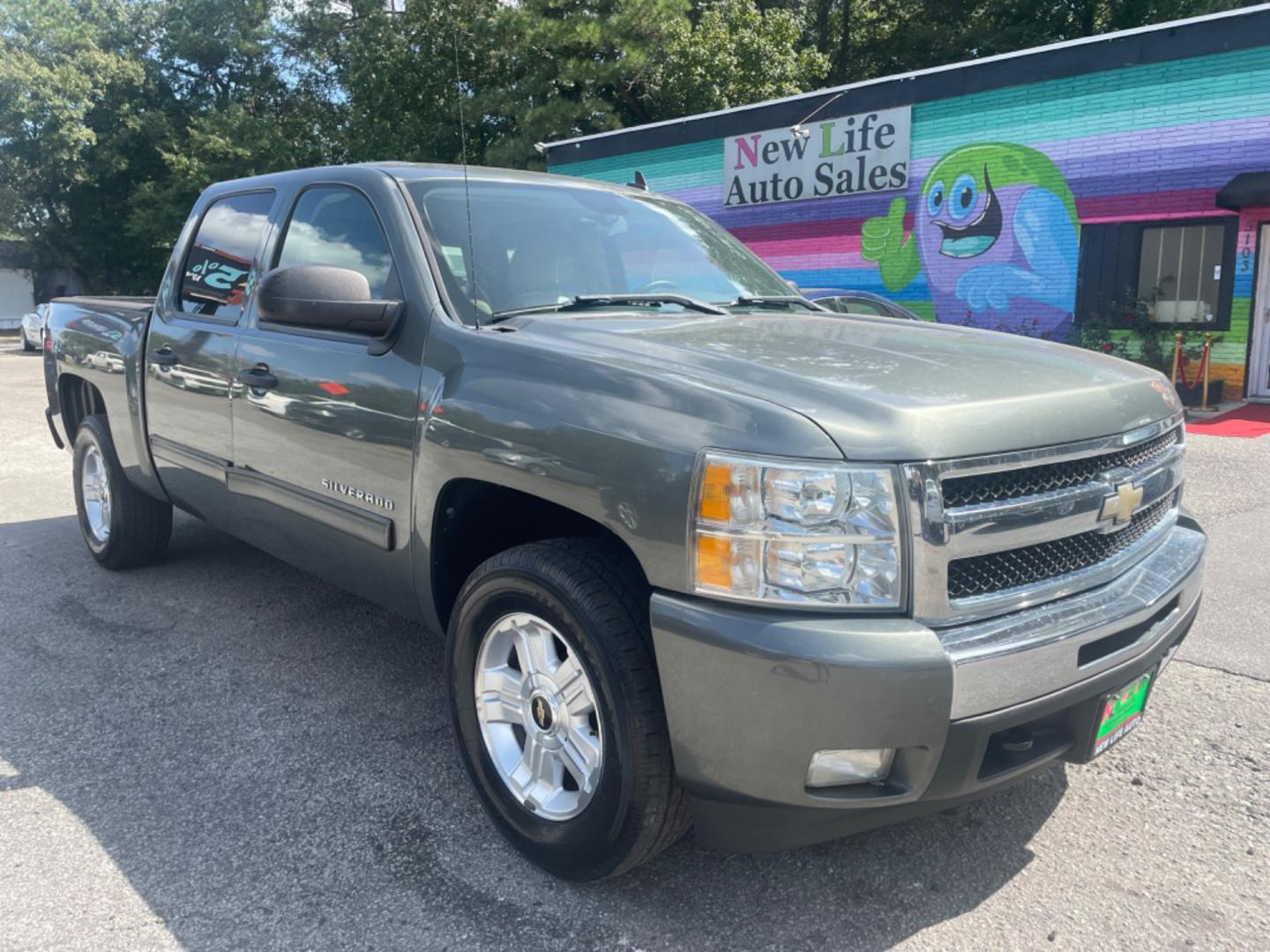 2011 GRAY CHEVROLET SILVERADO 1500 LT (3GCPKSE3XBG) with an 5.3L engine, Automatic transmission, located at 5103 Dorchester Rd., Charleston, SC, 29418-5607, (843) 767-1122, 36.245171, -115.228050 - Photo#0