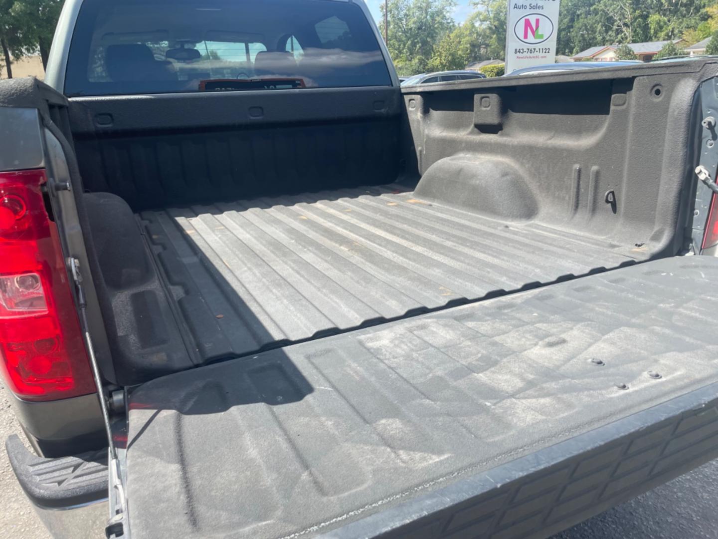 2011 GRAY CHEVROLET SILVERADO 1500 LT (3GCPKSE3XBG) with an 5.3L engine, Automatic transmission, located at 5103 Dorchester Rd., Charleston, SC, 29418-5607, (843) 767-1122, 36.245171, -115.228050 - Photo#13