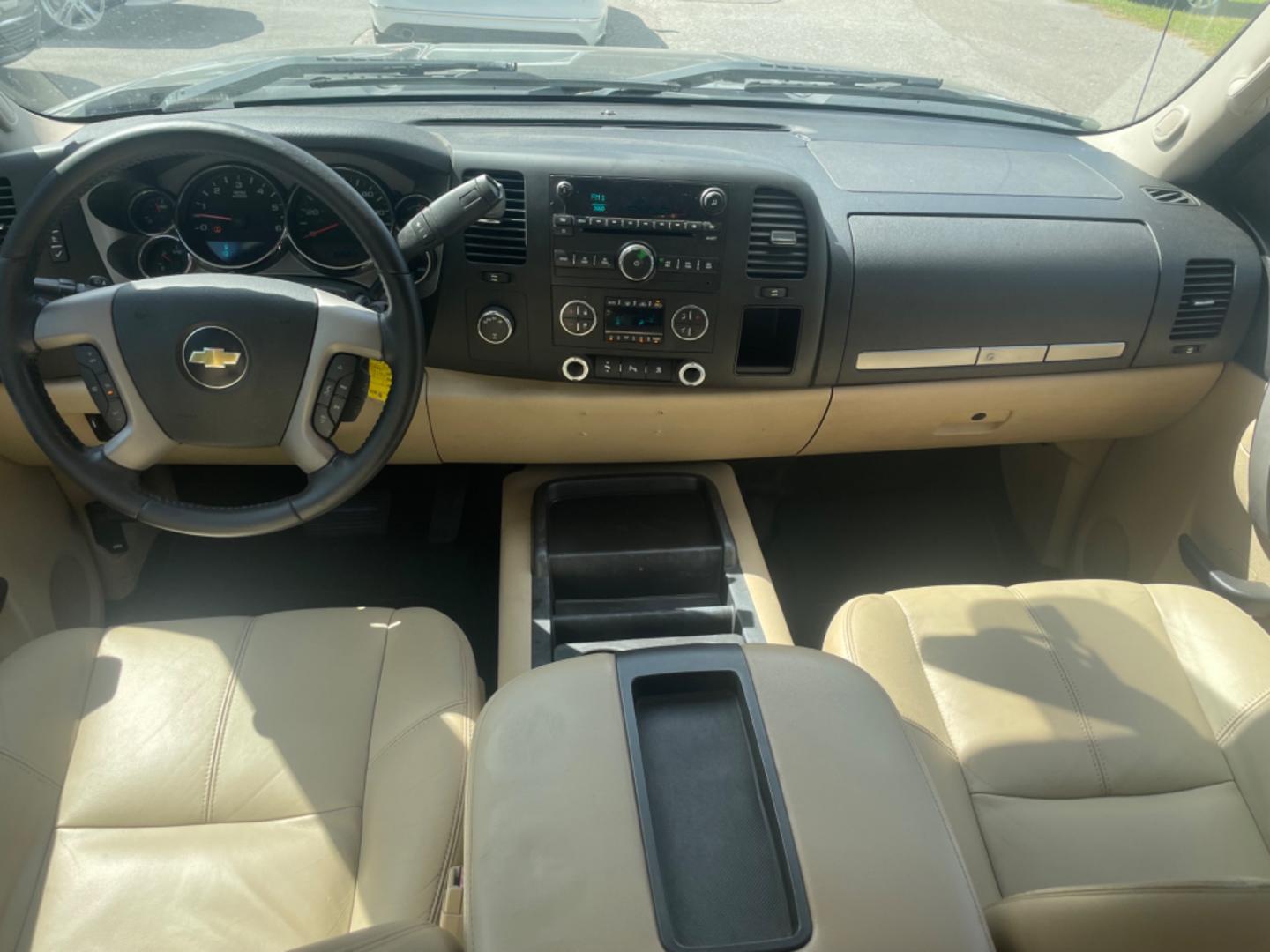 2011 GRAY CHEVROLET SILVERADO 1500 LT (3GCPKSE3XBG) with an 5.3L engine, Automatic transmission, located at 5103 Dorchester Rd., Charleston, SC, 29418-5607, (843) 767-1122, 36.245171, -115.228050 - Photo#15