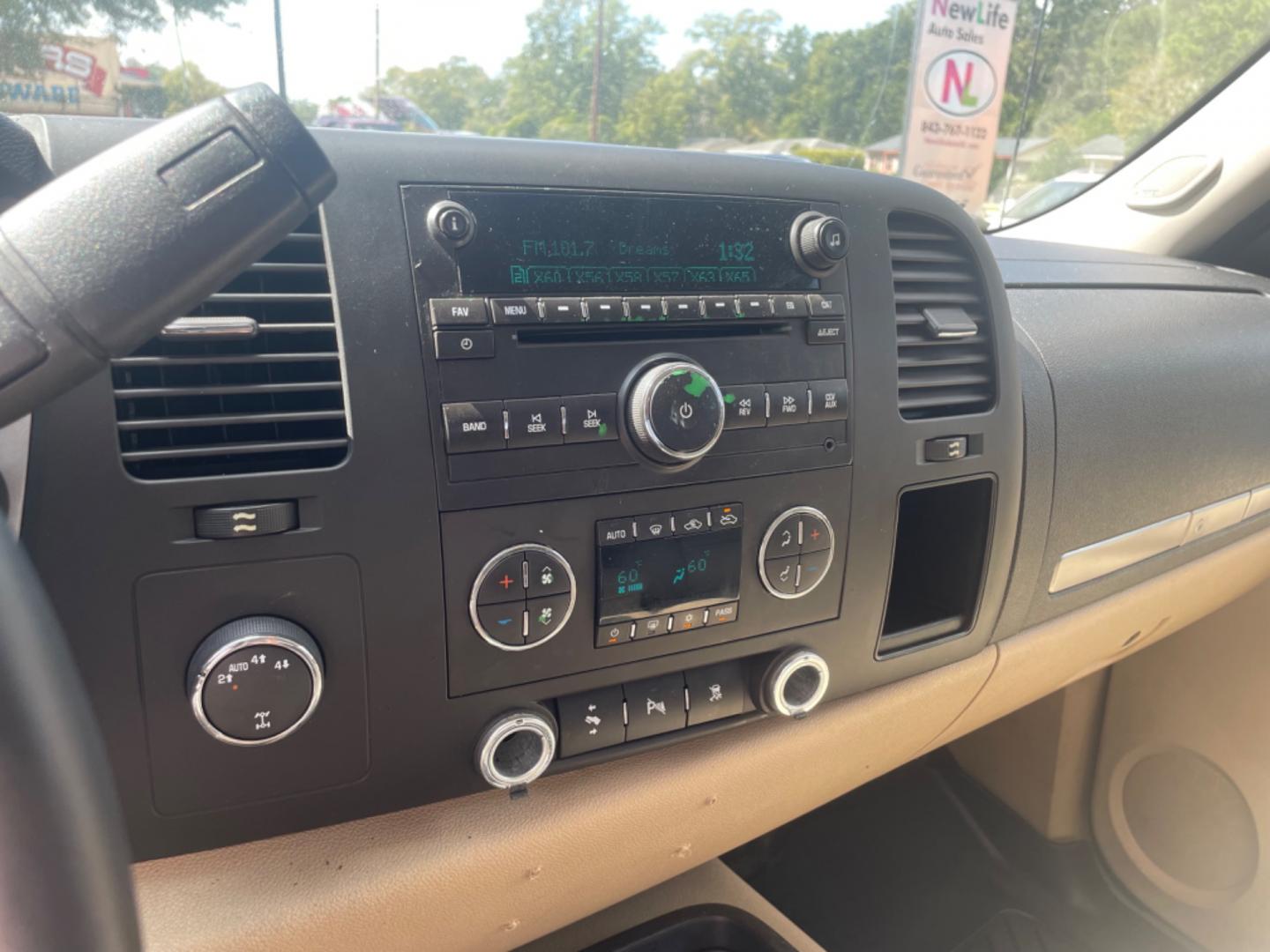 2011 GRAY CHEVROLET SILVERADO 1500 LT (3GCPKSE3XBG) with an 5.3L engine, Automatic transmission, located at 5103 Dorchester Rd., Charleston, SC, 29418-5607, (843) 767-1122, 36.245171, -115.228050 - Photo#16