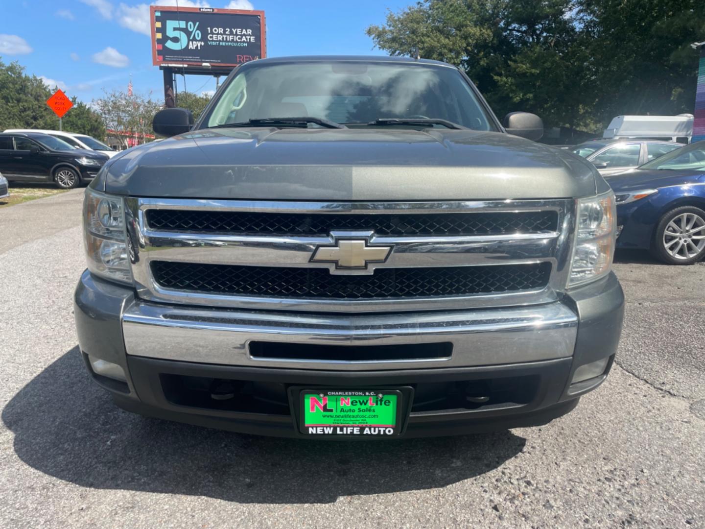 2011 GRAY CHEVROLET SILVERADO 1500 LT (3GCPKSE3XBG) with an 5.3L engine, Automatic transmission, located at 5103 Dorchester Rd., Charleston, SC, 29418-5607, (843) 767-1122, 36.245171, -115.228050 - Photo#1