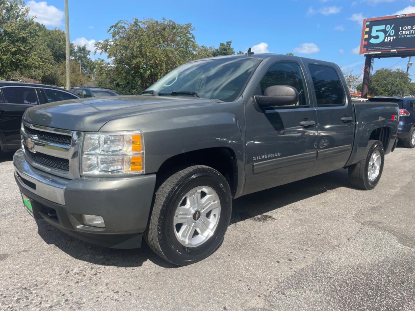 2011 GRAY CHEVROLET SILVERADO 1500 LT (3GCPKSE3XBG) with an 5.3L engine, Automatic transmission, located at 5103 Dorchester Rd., Charleston, SC, 29418-5607, (843) 767-1122, 36.245171, -115.228050 - Photo#2