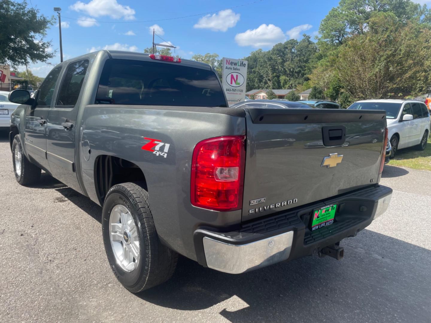 2011 GRAY CHEVROLET SILVERADO 1500 LT (3GCPKSE3XBG) with an 5.3L engine, Automatic transmission, located at 5103 Dorchester Rd., Charleston, SC, 29418-5607, (843) 767-1122, 36.245171, -115.228050 - Photo#4