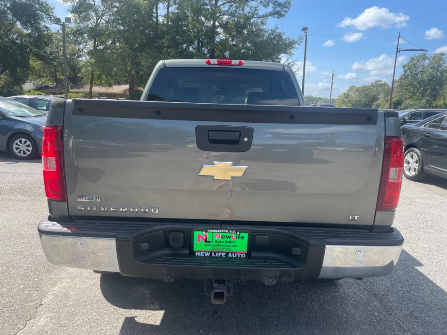 2011 GRAY CHEVROLET SILVERADO 1500 LT (3GCPKSE3XBG) with an 5.3L engine, Automatic transmission, located at 5103 Dorchester Rd., Charleston, SC, 29418-5607, (843) 767-1122, 36.245171, -115.228050 - Photo#5