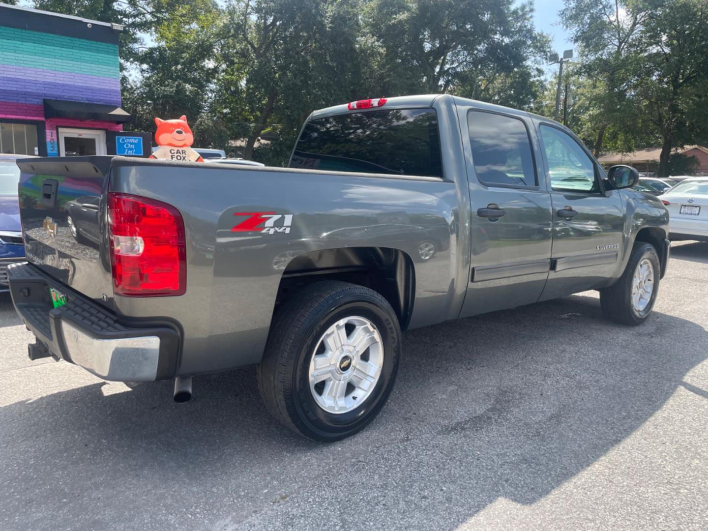 2011 GRAY CHEVROLET SILVERADO 1500 LT (3GCPKSE3XBG) with an 5.3L engine, Automatic transmission, located at 5103 Dorchester Rd., Charleston, SC, 29418-5607, (843) 767-1122, 36.245171, -115.228050 - Photo#6