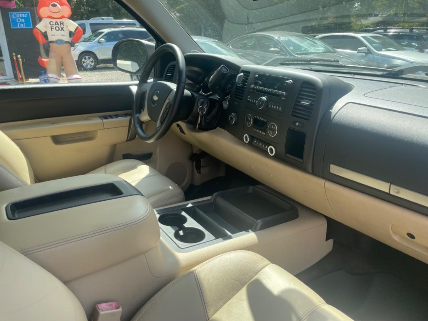 2011 GRAY CHEVROLET SILVERADO 1500 LT (3GCPKSE3XBG) with an 5.3L engine, Automatic transmission, located at 5103 Dorchester Rd., Charleston, SC, 29418-5607, (843) 767-1122, 36.245171, -115.228050 - Photo#8