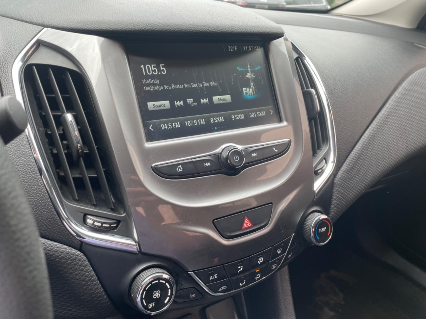 2018 WHITE CHEVROLET CRUZE LT (1G1BE5SM7J7) with an 1.4L engine, Automatic transmission, located at 5103 Dorchester Rd., Charleston, SC, 29418-5607, (843) 767-1122, 36.245171, -115.228050 - Sporty interior with Radio/AUX/USB/Sat/Bluetooth, OnStar, Power Everything (windows, locks, seat, mirrors), Heated Seats, Keyless Entry, Alloy Wheels. 118k miles Located at New Life Auto Sales! 2023 WINNER for Post & Courier's Charleston's Choice Pre-owned Car Dealer AND 2018-2024 Top 5 Finalist fo - Photo#16