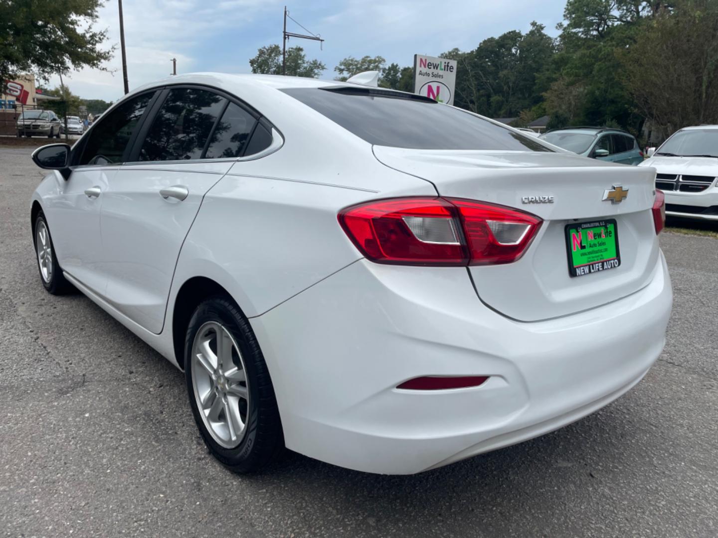 2018 WHITE CHEVROLET CRUZE LT (1G1BE5SM7J7) with an 1.4L engine, Automatic transmission, located at 5103 Dorchester Rd., Charleston, SC, 29418-5607, (843) 767-1122, 36.245171, -115.228050 - Sporty interior with Radio/AUX/USB/Sat/Bluetooth, OnStar, Power Everything (windows, locks, seat, mirrors), Heated Seats, Keyless Entry, Alloy Wheels. 118k miles Located at New Life Auto Sales! 2023 WINNER for Post & Courier's Charleston's Choice Pre-owned Car Dealer AND 2018-2024 Top 5 Finalist fo - Photo#4