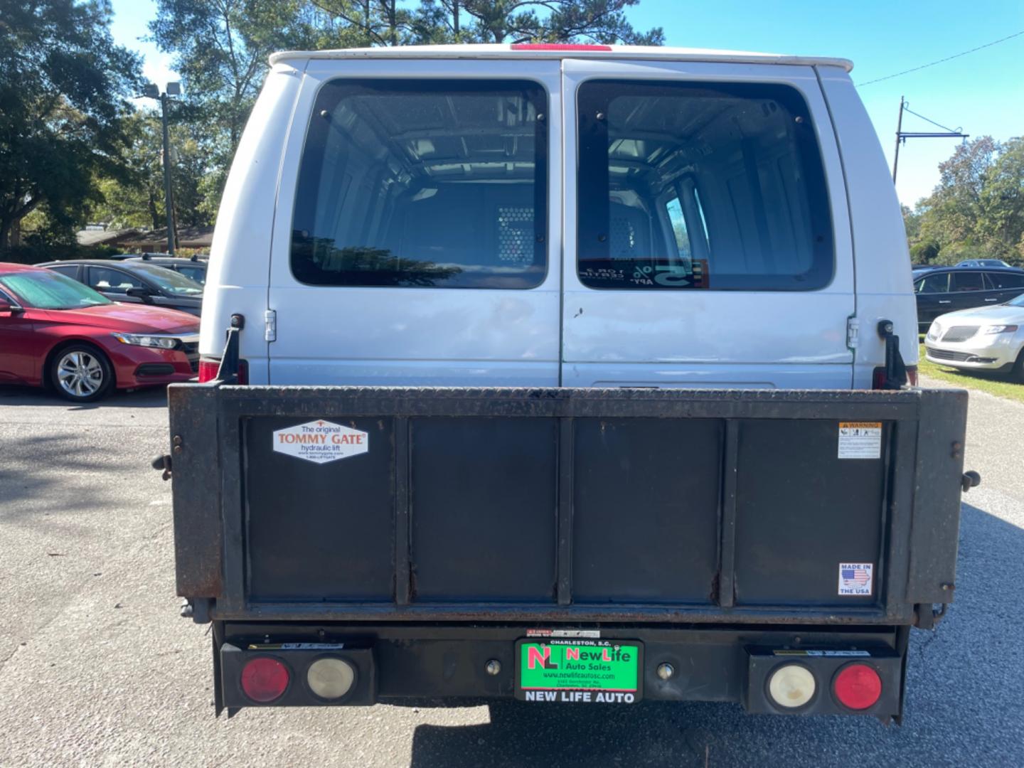 2011 WHITE FORD ECONOLINE E250 VAN (1FTNE2EW7BD) with an 4.6L engine, Automatic transmission, located at 5103 Dorchester Rd., Charleston, SC, 29418-5607, (843) 767-1122, 36.245171, -115.228050 - Spacious, AM/FM, Power Windows, Power Locks, Power Mirrors, Hydraulic Liftgate, Running Boards. Local Trade-in, Runs Great!! 190k miles Located at New Life Auto Sales! 2023 WINNER for Post & Courier's Charleston's Choice Pre-owned Car Dealer AND 2018-2024 Top 5 Finalist for Charleston City Paper's - Photo#4