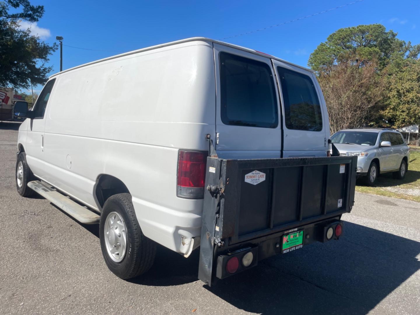 2011 WHITE FORD ECONOLINE E250 VAN (1FTNE2EW7BD) with an 4.6L engine, Automatic transmission, located at 5103 Dorchester Rd., Charleston, SC, 29418-5607, (843) 767-1122, 36.245171, -115.228050 - Spacious, AM/FM, Power Windows, Power Locks, Power Mirrors, Hydraulic Liftgate, Running Boards. Local Trade-in, Runs Great!! 190k miles Located at New Life Auto Sales! 2023 WINNER for Post & Courier's Charleston's Choice Pre-owned Car Dealer AND 2018-2024 Top 5 Finalist for Charleston City Paper's - Photo#6