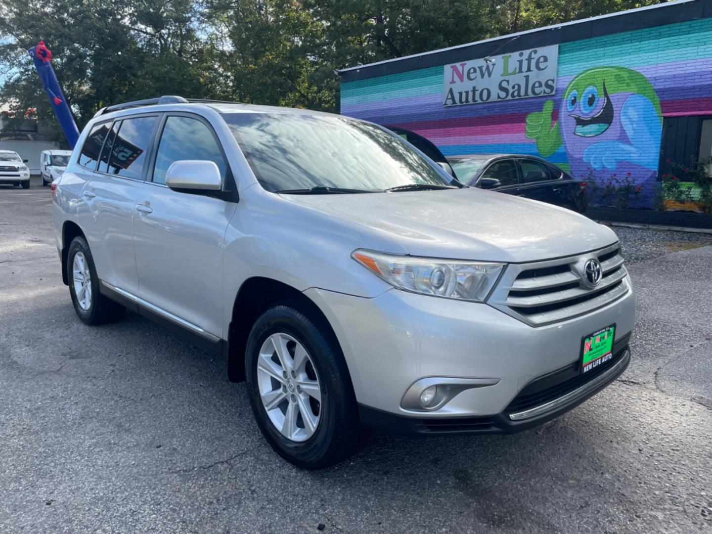 2013 SILVER TOYOTA HIGHLANDER BASE (5TDBK3EH4DS) with an 3.5L engine, Automatic transmission, located at 5103 Dorchester Rd., Charleston, SC, 29418-5607, (843) 767-1122, 36.245171, -115.228050 - Photo#0