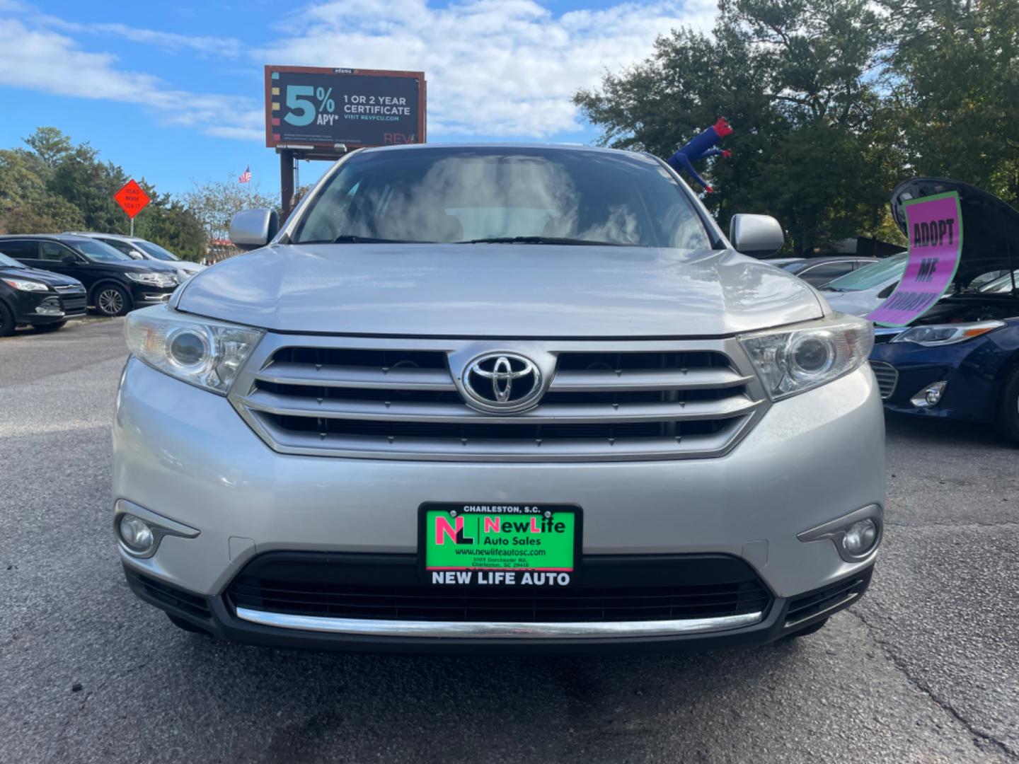 2013 SILVER TOYOTA HIGHLANDER BASE (5TDBK3EH4DS) with an 3.5L engine, Automatic transmission, located at 5103 Dorchester Rd., Charleston, SC, 29418-5607, (843) 767-1122, 36.245171, -115.228050 - Photo#1