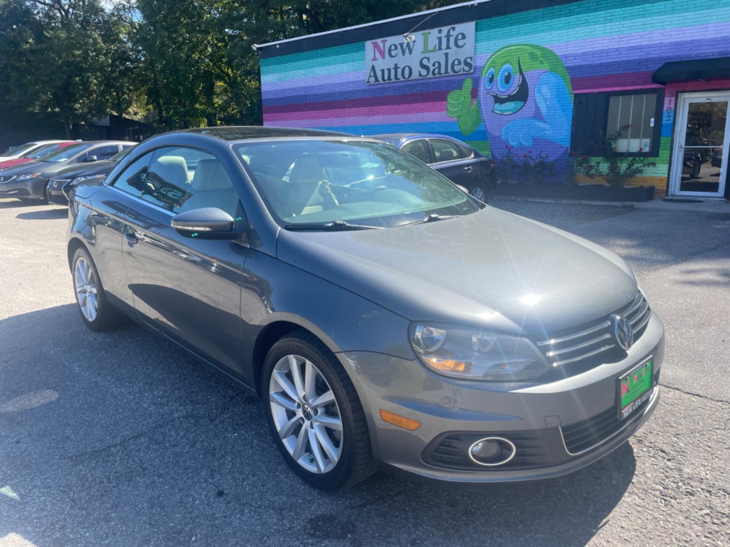 2012 GRAY VOLKSWAGEN EOS KOMFORT (WVWBW7AH9CV) with an 2.0L engine, Automatic transmission, located at 5103 Dorchester Rd., Charleston, SC, 29418-5607, (843) 767-1122, 36.245171, -115.228050 - Photo#13