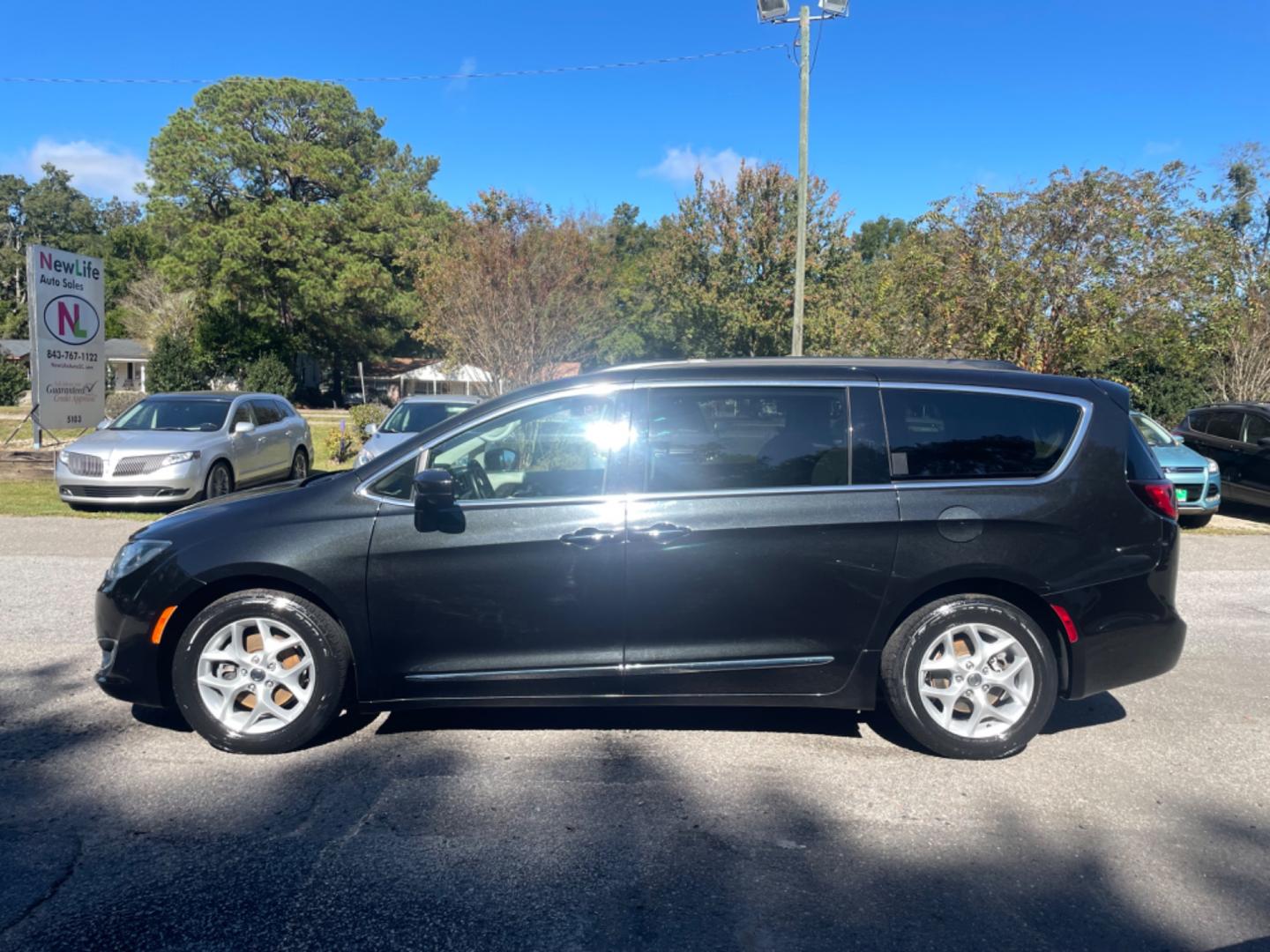 2017 BLACK CHRYSLER PACIFICA TOURING L (2C4RC1BG5HR) with an 3.6L engine, Automatic transmission, located at 5103 Dorchester Rd., Charleston, SC, 29418-5607, (843) 767-1122, 36.245171, -115.228050 - Photo#3