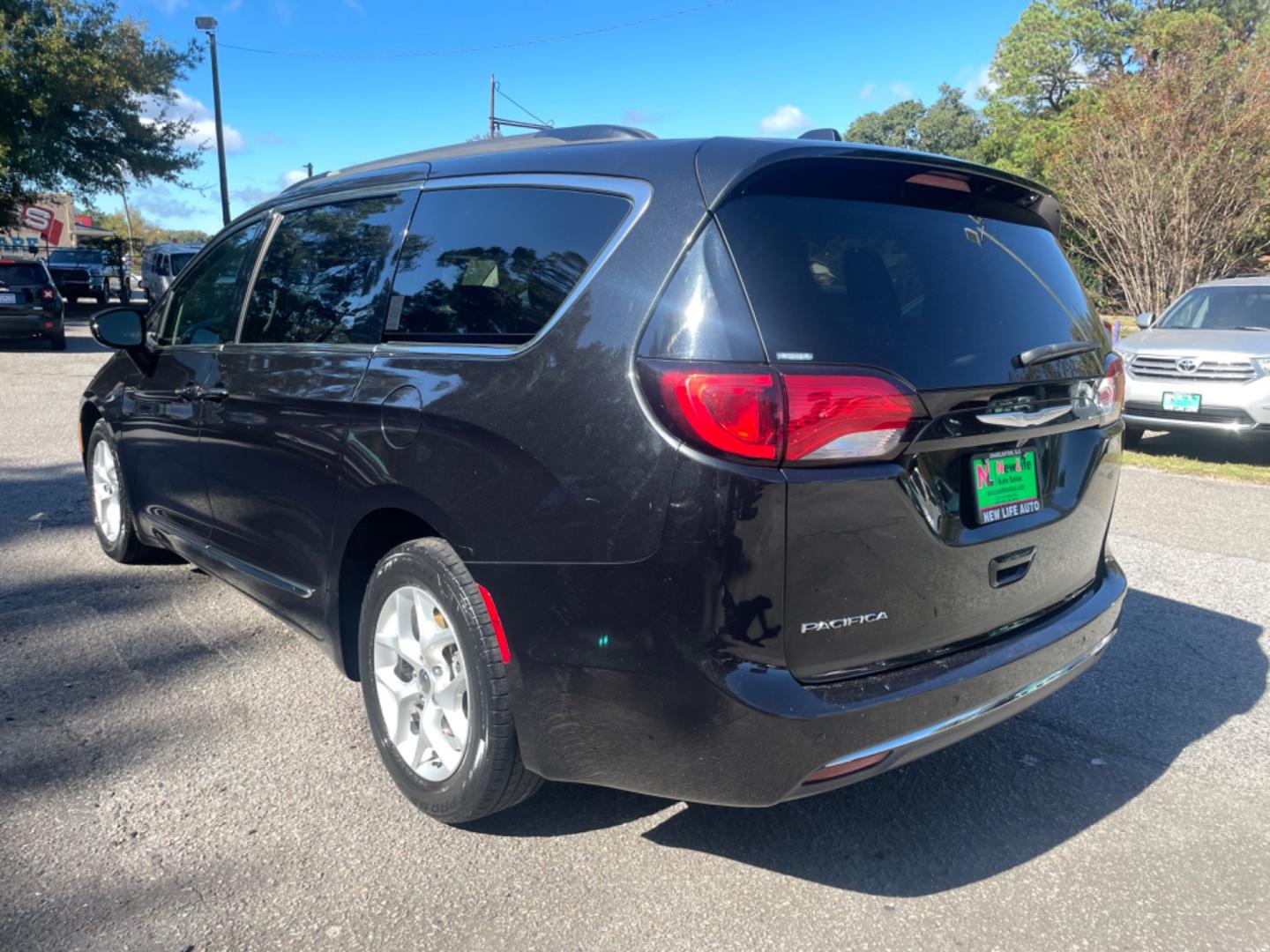 2017 BLACK CHRYSLER PACIFICA TOURING L (2C4RC1BG5HR) with an 3.6L engine, Automatic transmission, located at 5103 Dorchester Rd., Charleston, SC, 29418-5607, (843) 767-1122, 36.245171, -115.228050 - Photo#4