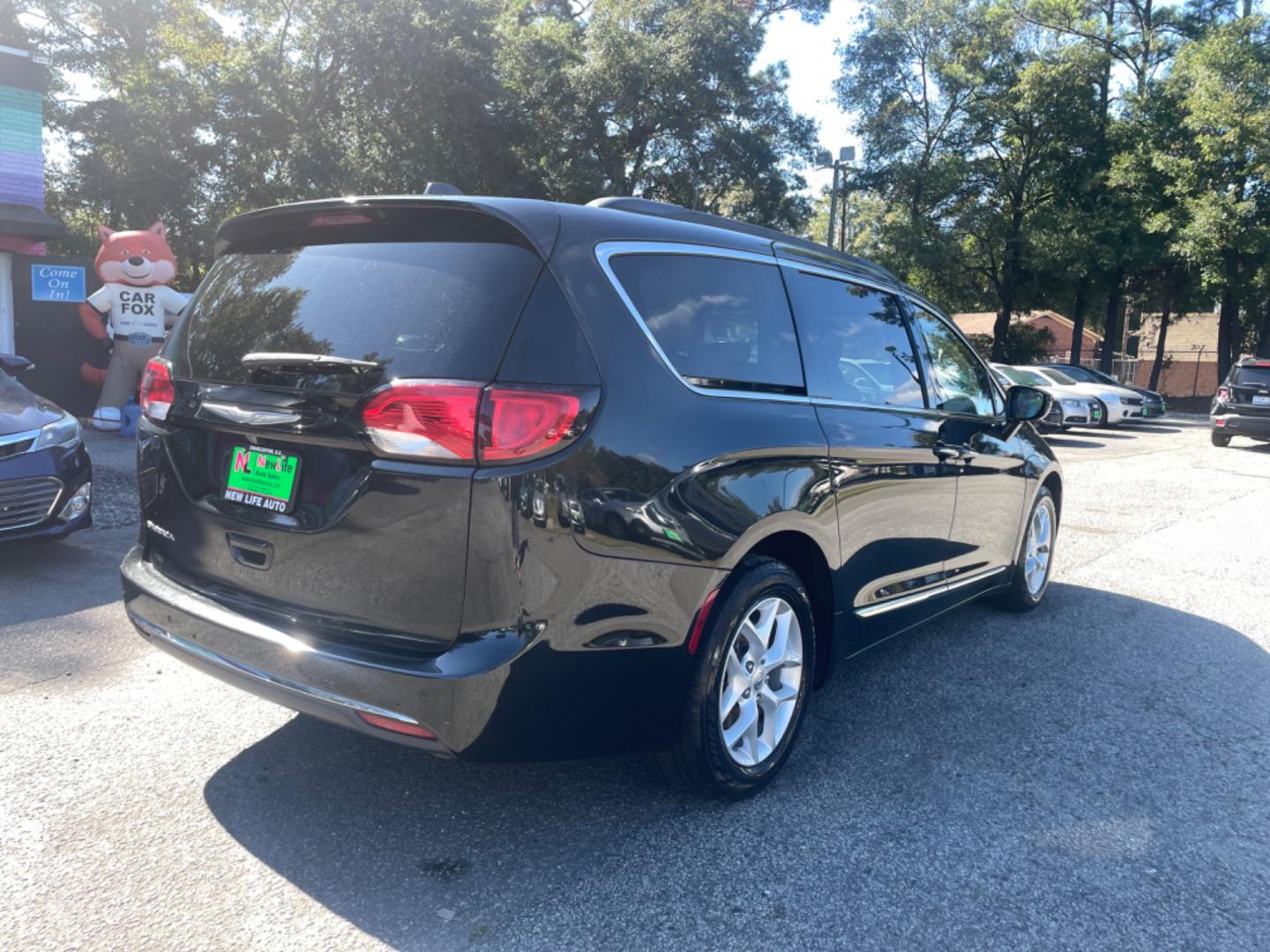 2017 BLACK CHRYSLER PACIFICA TOURING L (2C4RC1BG5HR) with an 3.6L engine, Automatic transmission, located at 5103 Dorchester Rd., Charleston, SC, 29418-5607, (843) 767-1122, 36.245171, -115.228050 - Photo#6