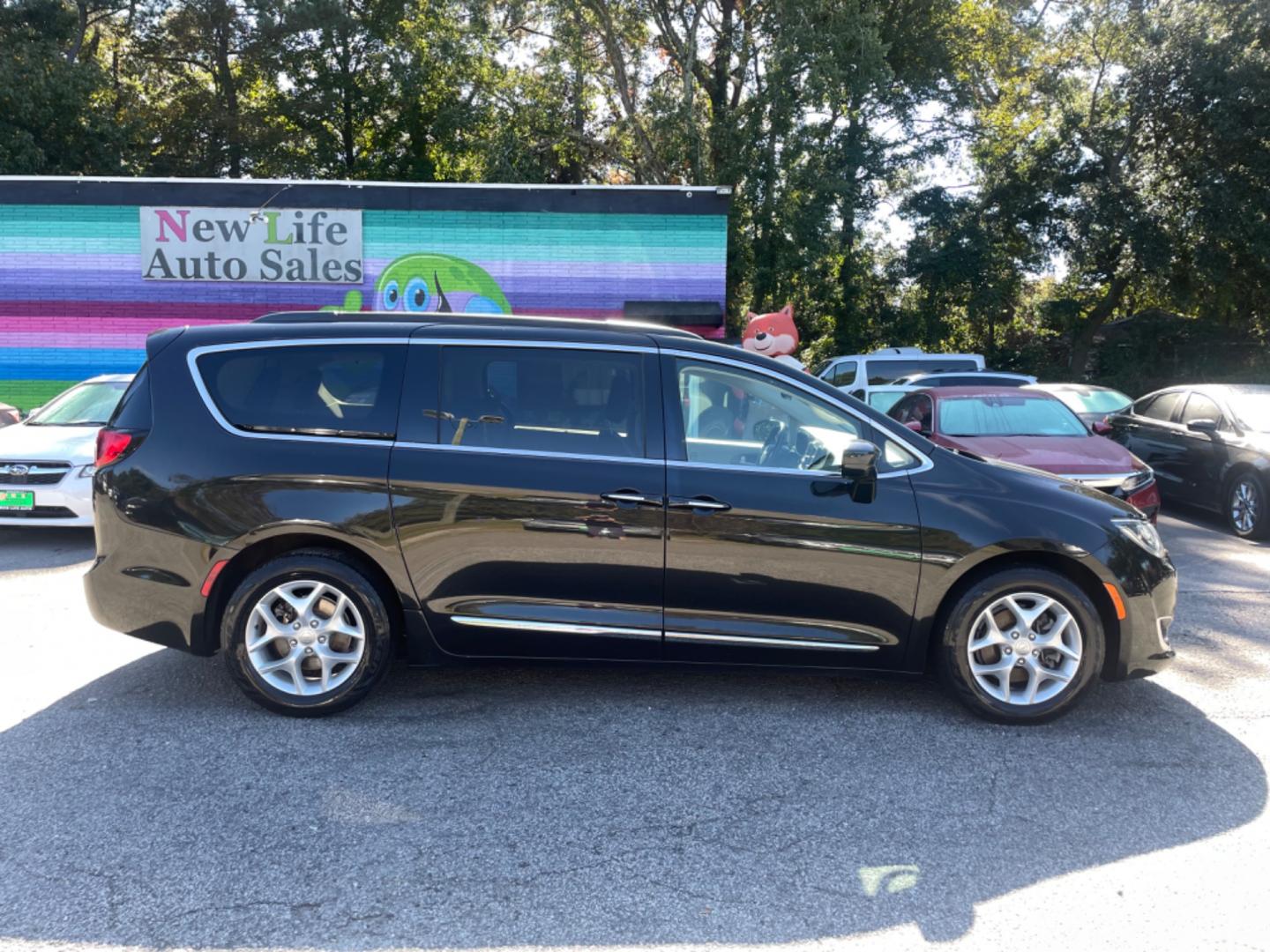 2017 BLACK CHRYSLER PACIFICA TOURING L (2C4RC1BG5HR) with an 3.6L engine, Automatic transmission, located at 5103 Dorchester Rd., Charleston, SC, 29418-5607, (843) 767-1122, 36.245171, -115.228050 - Photo#7