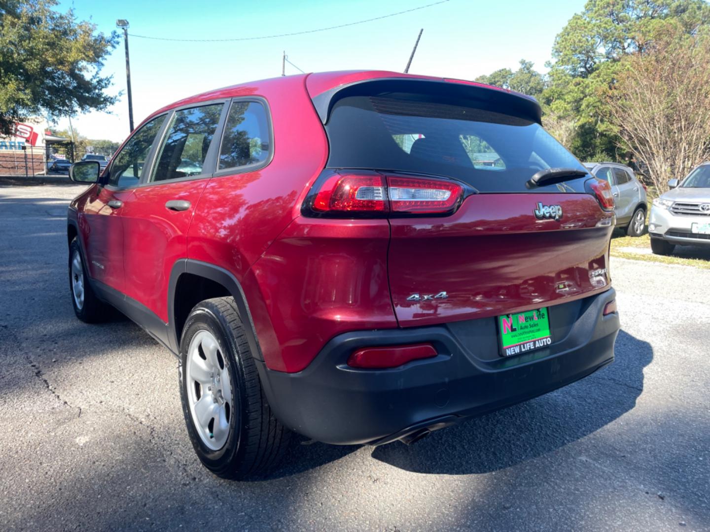 2014 RED JEEP CHEROKEE SPORT (1C4PJMAB6EW) with an 2.4L engine, Automatic transmission, located at 5103 Dorchester Rd., Charleston, SC, 29418-5607, (843) 767-1122, 36.245171, -115.228050 - Photo#4