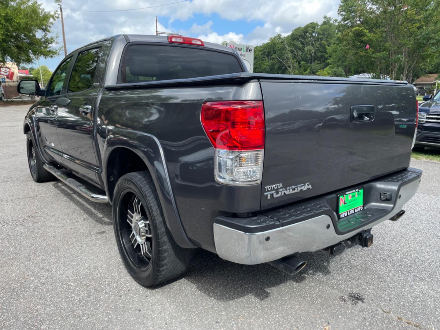 2011 GRAY TOYOTA TUNDRA LIMITED (5TFFY5F1XBX) with an 5.7L engine, Automatic transmission, located at 5103 Dorchester Rd., Charleston, SC, 29418-5607, (843) 767-1122, 36.245171, -115.228050 - Photo#4