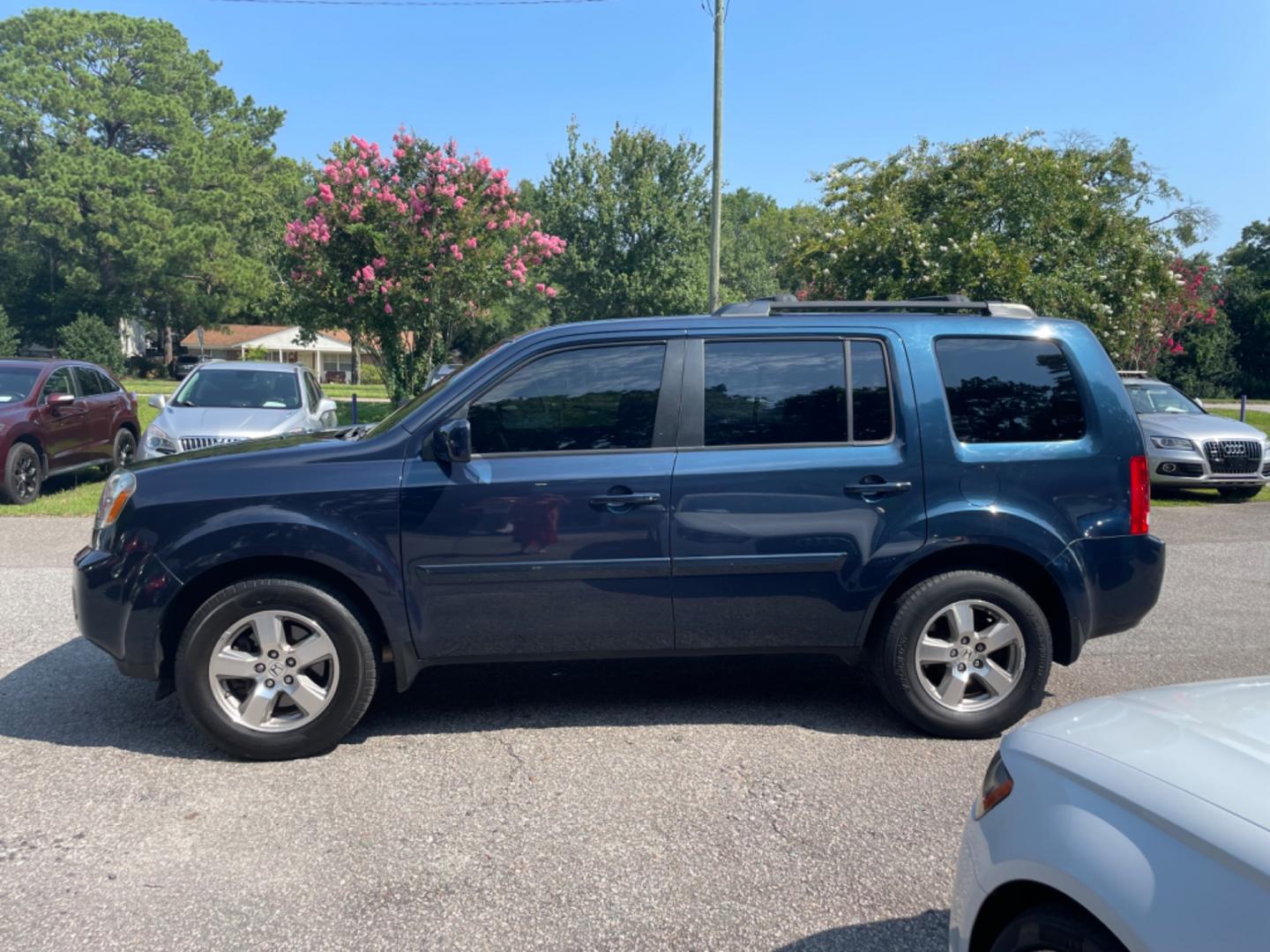 2011 BLUE HONDA PILOT EX-L W/DVD (5FNYF3H66BB) with an 3.5L engine, Automatic transmission, located at 5103 Dorchester Rd., Charleston, SC, 29418-5607, (843) 767-1122, 36.245171, -115.228050 - Photo#3