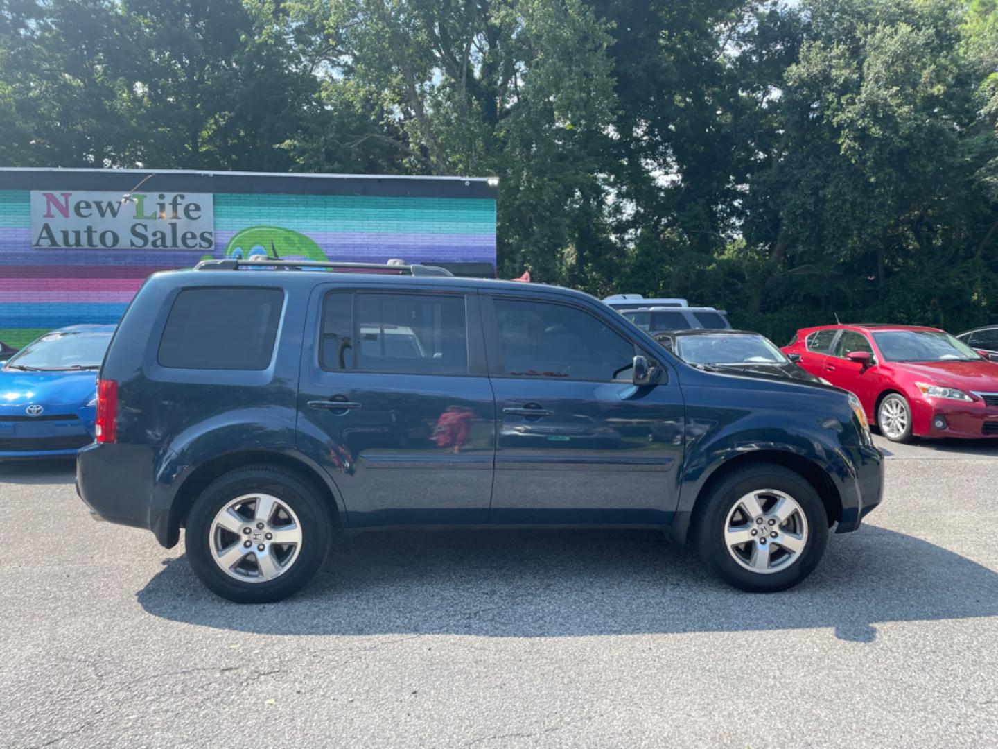 2011 BLUE HONDA PILOT EX-L W/DVD (5FNYF3H66BB) with an 3.5L engine, Automatic transmission, located at 5103 Dorchester Rd., Charleston, SC, 29418-5607, (843) 767-1122, 36.245171, -115.228050 - Local Trade-in with Leather, Sunroof, Backup Camera, 6-disc CD/Sat/AUX, Dual Climate Control, Power Everything (windows, locks, seats, mirrors), Heated Seats, Rear DVD, Rear Climate, Keyless Entry, Alloy Wheels. Clean CarFax (no accidents reported!) 130k miles Located at New Life Auto Sales! 2023 W - Photo#7