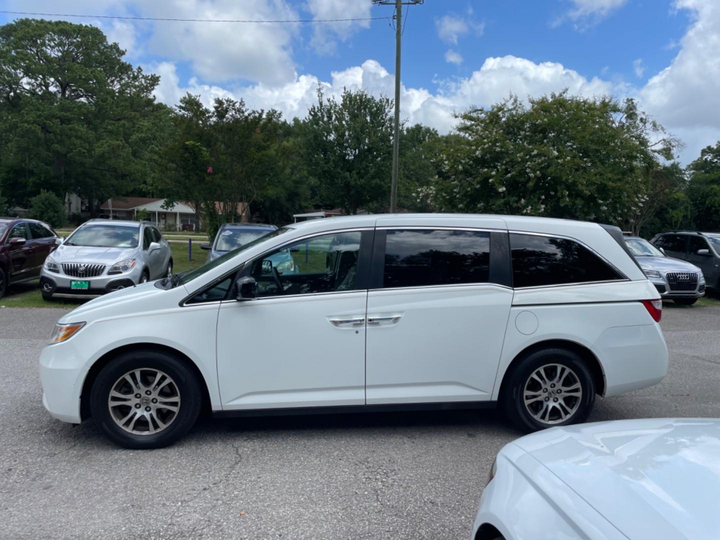 2012 WHITE HONDA ODYSSEY EX (5FNRL5H42CB) with an 3.5L engine, Automatic transmission, located at 5103 Dorchester Rd., Charleston, SC, 29418-5607, (843) 767-1122, 36.245171, -115.228050 - Spacious & Clean Interior with CD/AUX/Radio, Hands-free Phone, Dual Climate Control, Power Everything (windows, locks, driver seat, mirrors), Power Sliding Doors, Rear In-door Sunshades, Rear Climate Control, Keyless Entry, Alloy Wheels, Seating for 8! Clean CarFax (no accidents reported!) Local Tra - Photo#1