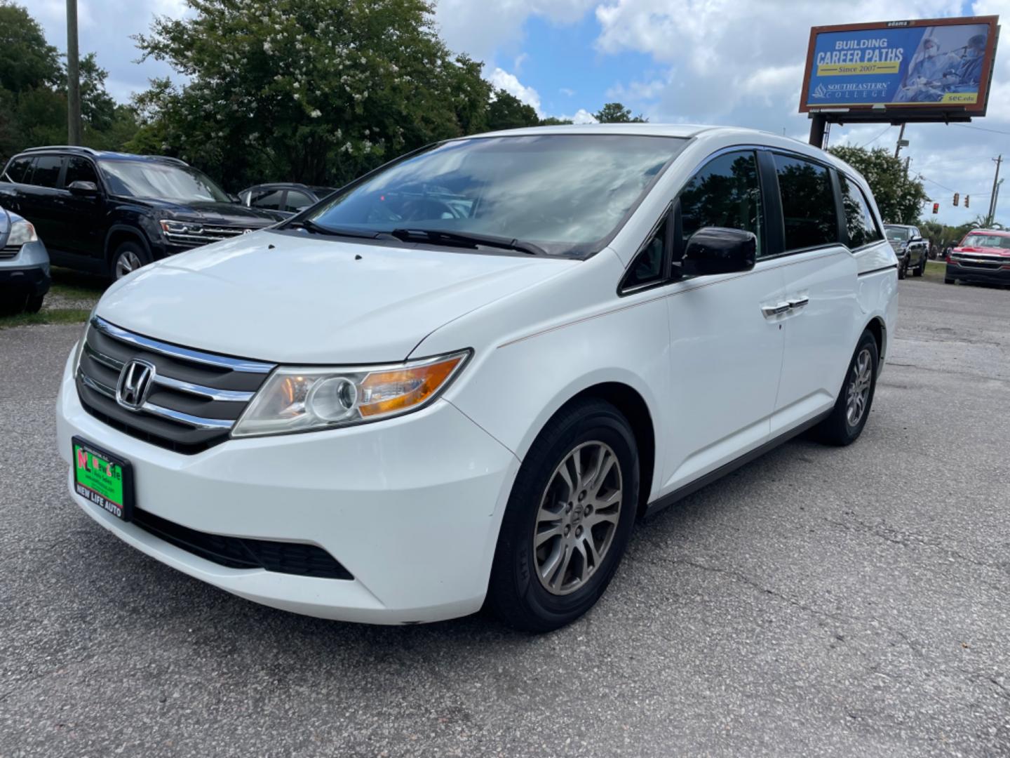 2012 WHITE HONDA ODYSSEY EX (5FNRL5H42CB) with an 3.5L engine, Automatic transmission, located at 5103 Dorchester Rd., Charleston, SC, 29418-5607, (843) 767-1122, 36.245171, -115.228050 - Spacious & Clean Interior with CD/AUX/Radio, Hands-free Phone, Dual Climate Control, Power Everything (windows, locks, driver seat, mirrors), Power Sliding Doors, Rear In-door Sunshades, Rear Climate Control, Keyless Entry, Alloy Wheels, Seating for 8! Clean CarFax (no accidents reported!) Local Tra - Photo#2