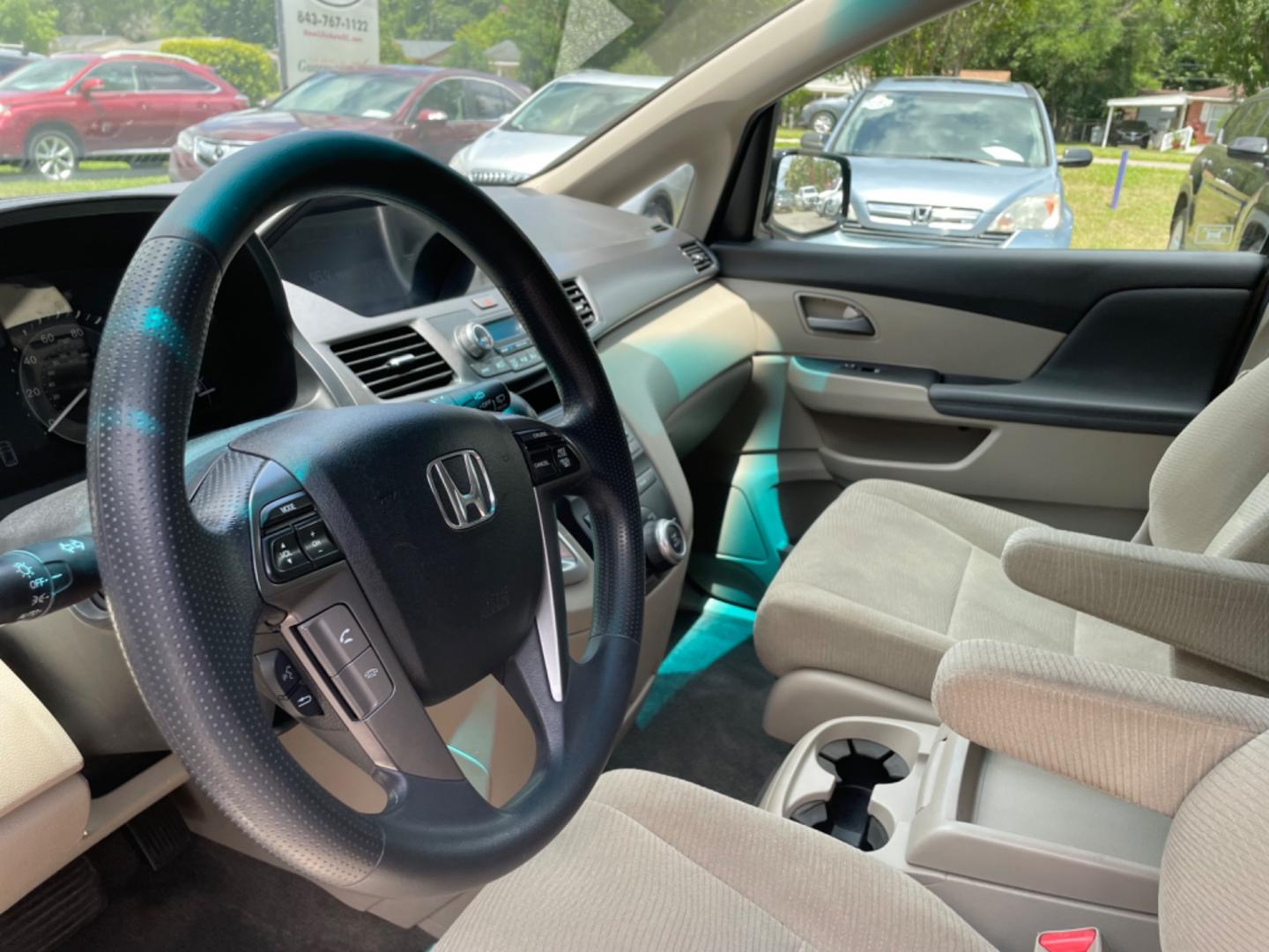 2012 WHITE HONDA ODYSSEY EX (5FNRL5H42CB) with an 3.5L engine, Automatic transmission, located at 5103 Dorchester Rd., Charleston, SC, 29418-5607, (843) 767-1122, 36.245171, -115.228050 - Spacious & Clean Interior with CD/AUX/Radio, Hands-free Phone, Dual Climate Control, Power Everything (windows, locks, driver seat, mirrors), Power Sliding Doors, Rear In-door Sunshades, Rear Climate Control, Keyless Entry, Alloy Wheels, Seating for 8! Clean CarFax (no accidents reported!) Local Tra - Photo#20