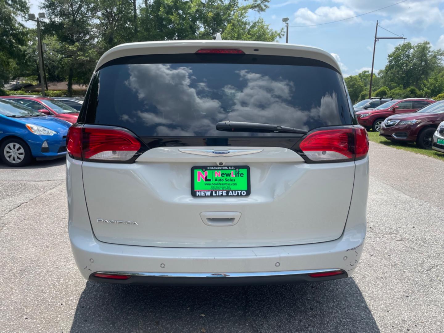 2017 WHITE CHRYSLER PACIFICA TOURING-L PLUS (2C4RC1EG5HR) with an 3.6L engine, Automatic transmission, located at 5103 Dorchester Rd., Charleston, SC, 29418-5607, (843) 767-1122, 36.245171, -115.228050 - Photo#4