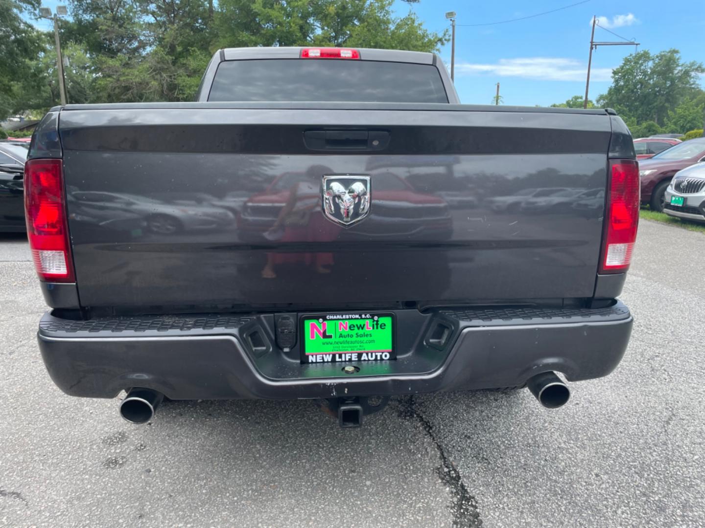 2016 GRAY RAM 1500 TRADESMAN (3C6RR6KT3GG) with an 5.7L engine, Automatic transmission, located at 5103 Dorchester Rd., Charleston, SC, 29418-5607, (843) 767-1122, 36.245171, -115.228050 - Clean Interior with Radio/AUX/Sat/Bluetooth, Power Windows, Power Locks, Power Mirrors, Keyless Entry, Running Boards, Bed Liner, Alloy Wheels, Tow Package. Local Trade-in! 126k miles Located at New Life Auto Sales! 2023 WINNER for Post & Courier's Charleston's Choice Pre-owned Car Dealer AND 2018- - Photo#5