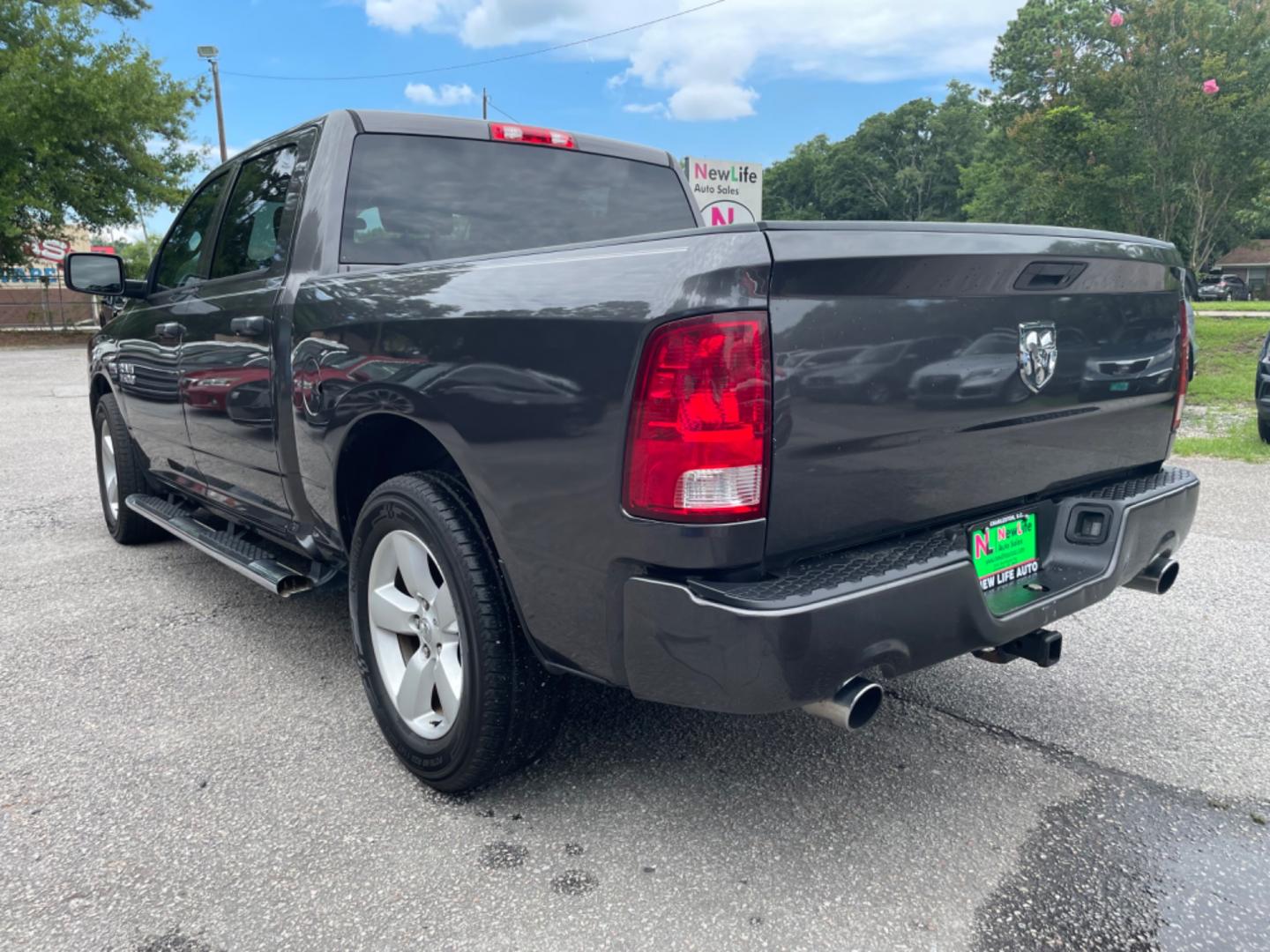 2016 GRAY RAM 1500 TRADESMAN (3C6RR6KT3GG) with an 5.7L engine, Automatic transmission, located at 5103 Dorchester Rd., Charleston, SC, 29418-5607, (843) 767-1122, 36.245171, -115.228050 - Clean Interior with Radio/AUX/Sat/Bluetooth, Power Windows, Power Locks, Power Mirrors, Keyless Entry, Running Boards, Bed Liner, Alloy Wheels, Tow Package. Local Trade-in! 126k miles Located at New Life Auto Sales! 2023 WINNER for Post & Courier's Charleston's Choice Pre-owned Car Dealer AND 2018- - Photo#4