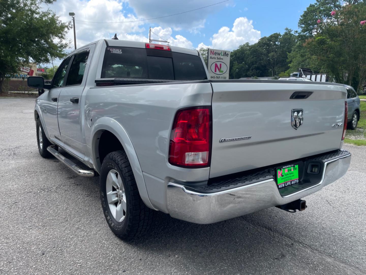 2014 SILVER RAM 1500 SLT (1C6RR7LG3ES) with an 3.6L engine, Automatic transmission, located at 5103 Dorchester Rd., Charleston, SC, 29418-5607, (843) 767-1122, 36.245171, -115.228050 - Photo#4