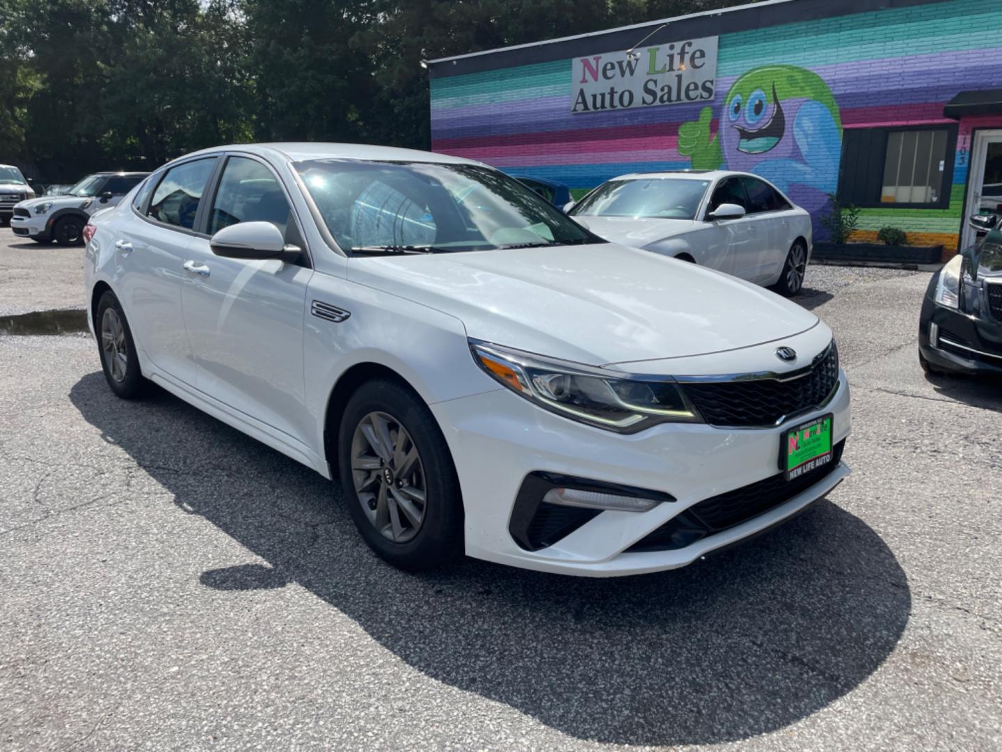 2019 WHITE KIA OPTIMA LX (5XXGT4L34KG) with an 2.4L engine, Automatic transmission, located at 5103 Dorchester Rd., Charleston, SC, 29418-5607, (843) 767-1122, 36.245171, -115.228050 - Spacious interior with AUX/USB/Bluetooth, Apply CarPlay/Android Auto, Backup Camera, Power Windows, Power Locks, Power Mirrors, Keyless Entry, Alloy Wheels. Clean CarFax (no accidents reported!) Local Trade-in! 136k miles Located at New Life Auto Sales! 2023 WINNER for Post & Courier's Charleston's - Photo#0