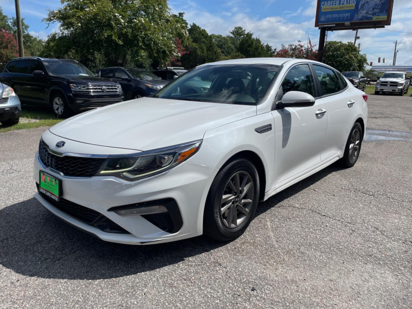 2019 WHITE KIA OPTIMA LX (5XXGT4L34KG) with an 2.4L engine, Automatic transmission, located at 5103 Dorchester Rd., Charleston, SC, 29418-5607, (843) 767-1122, 36.245171, -115.228050 - Spacious interior with AUX/USB/Bluetooth, Apply CarPlay/Android Auto, Backup Camera, Power Windows, Power Locks, Power Mirrors, Keyless Entry, Alloy Wheels. Clean CarFax (no accidents reported!) Local Trade-in! 136k miles Located at New Life Auto Sales! 2023 WINNER for Post & Courier's Charleston's - Photo#2