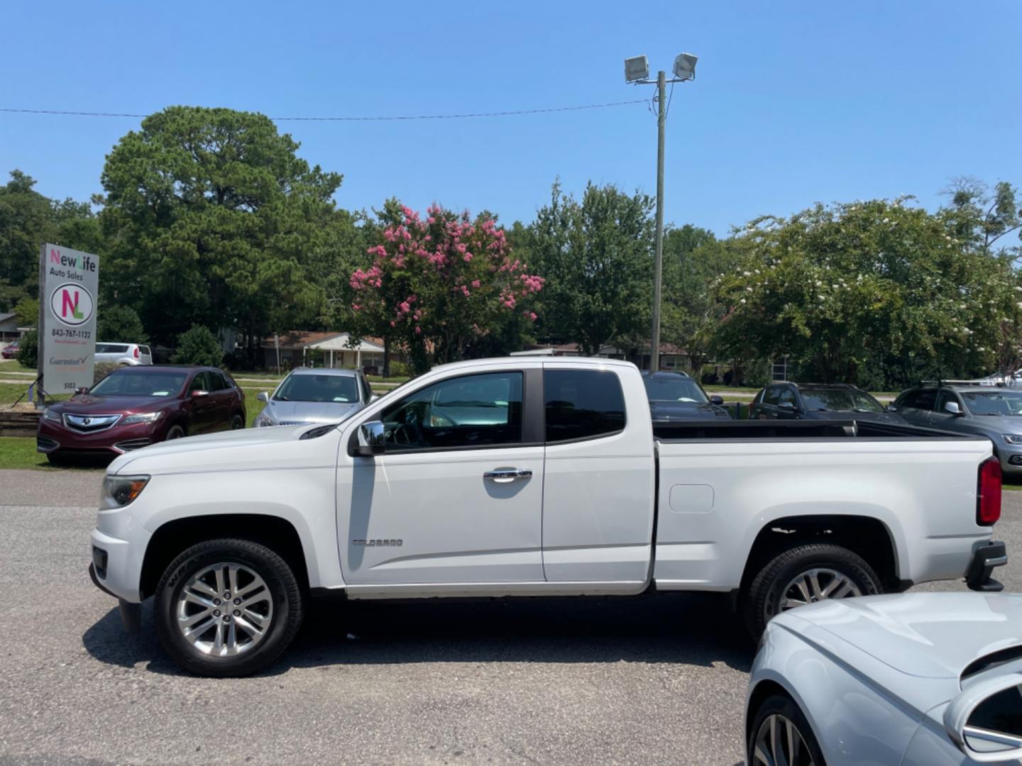 2016 WHITE CHEVROLET COLORADO WORK TRUCK (1GCHSBEA0G1) with an 2.5L engine, Automatic transmission, located at 5103 Dorchester Rd., Charleston, SC, 29418-5607, (843) 767-1122, 36.245171, -115.228050 - Photo#3