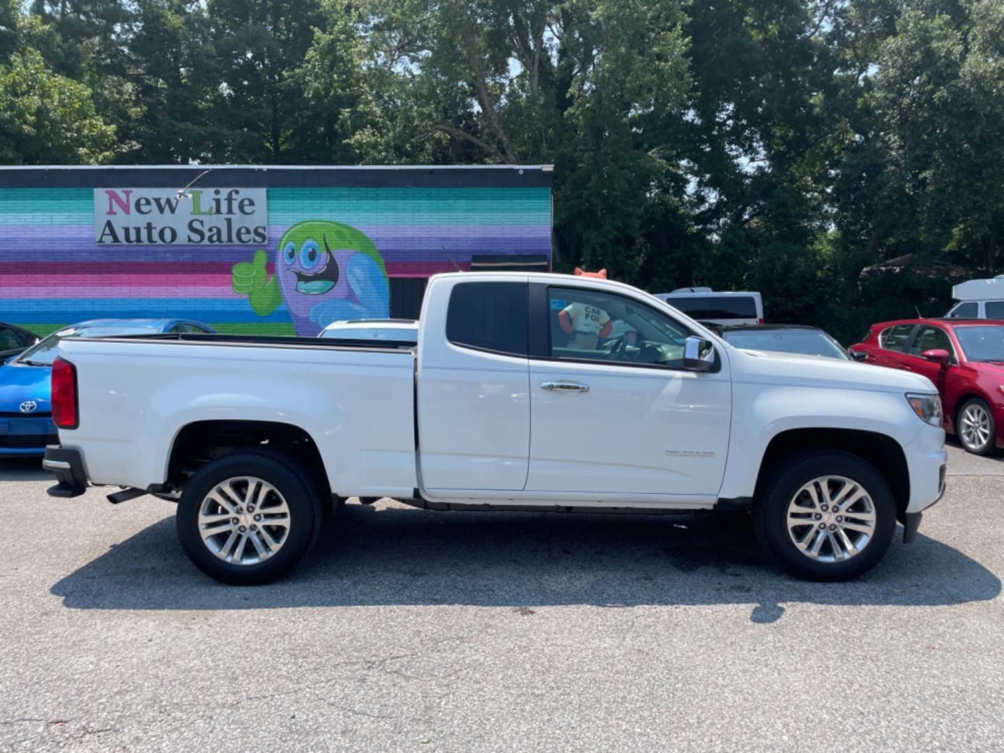 2016 WHITE CHEVROLET COLORADO WORK TRUCK (1GCHSBEA0G1) with an 2.5L engine, Automatic transmission, located at 5103 Dorchester Rd., Charleston, SC, 29418-5607, (843) 767-1122, 36.245171, -115.228050 - Photo#7