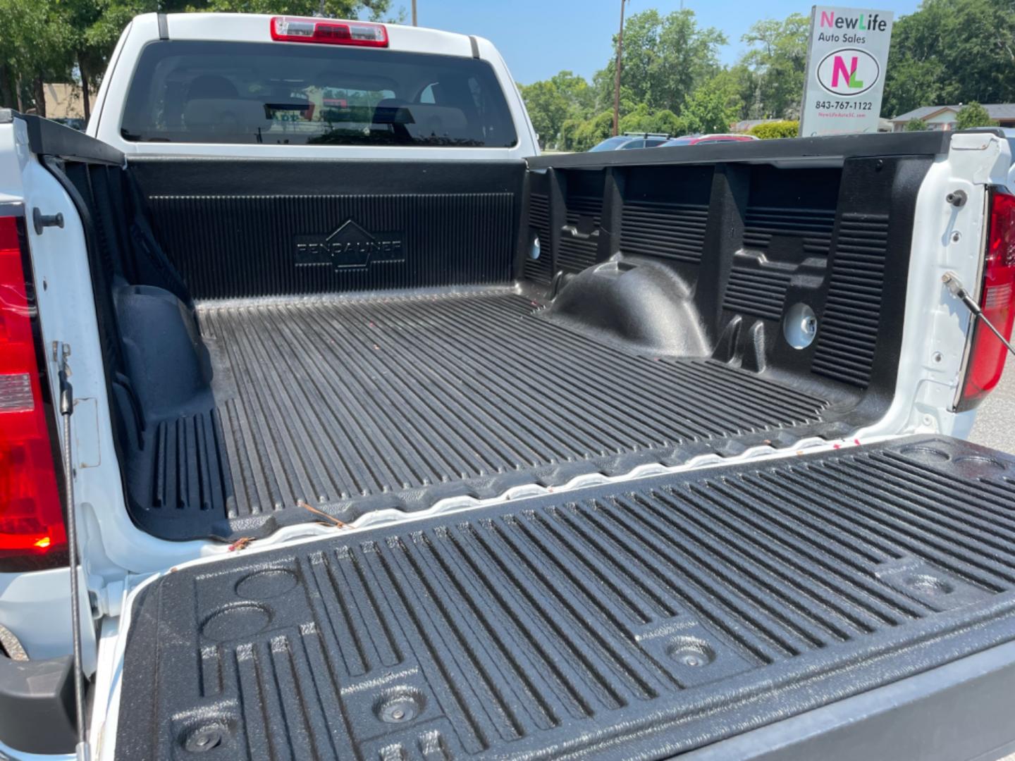 2016 WHITE CHEVROLET COLORADO WORK TRUCK (1GCHSBEA0G1) with an 2.5L engine, Automatic transmission, located at 5103 Dorchester Rd., Charleston, SC, 29418-5607, (843) 767-1122, 36.245171, -115.228050 - Photo#12