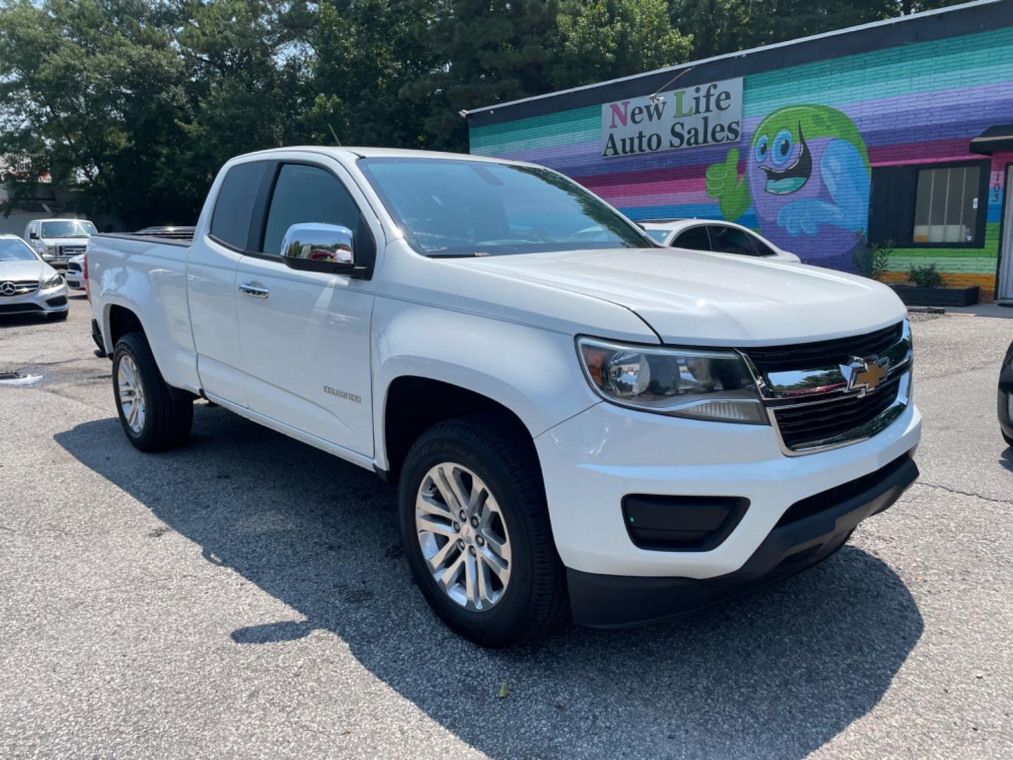 2016 WHITE CHEVROLET COLORADO WORK TRUCK (1GCHSBEA0G1) with an 2.5L engine, Automatic transmission, located at 5103 Dorchester Rd., Charleston, SC, 29418-5607, (843) 767-1122, 36.245171, -115.228050 - Clean interior with Backup Camera, USB/AUX/AM/FM, Power Driver's Seat, Power Windows, Power Locks, Power Mirrors, Over-head Bed Light, Bed Liner, Tow Package, Alloy Wheels. Only 98k miles! Located at New Life Auto Sales! 2023 WINNER for Post & Courier's Charleston's Choice Pre-owned Car Dealer AND - Photo#0