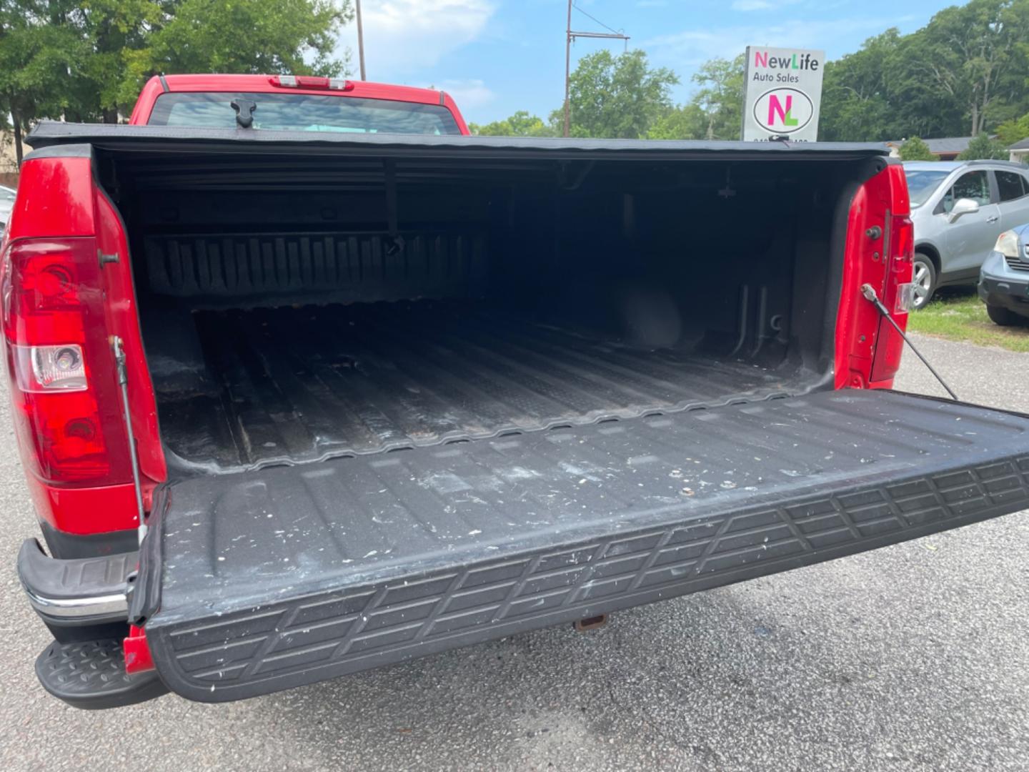 2009 RED CHEVROLET SILVERADO 1500 WORK TRUCK (1GCEC14X89Z) with an 4.3L engine, Automatic transmission, located at 5103 Dorchester Rd., Charleston, SC, 29418-5607, (843) 767-1122, 36.245171, -115.228050 - Certified One Owner Vehicle with Easy Clean Vinyl Interior, CD/AUX/USB, Running Boards, Long Bed with Bed Liner, Bed Cover, Tow Package. Local Trade-in!! 162k miles Located at New Life Auto Sales! 2023 WINNER for Post & Courier's Charleston's Choice Pre-owned Car Dealer AND 2018-2024 Top 5 Finalist - Photo#10